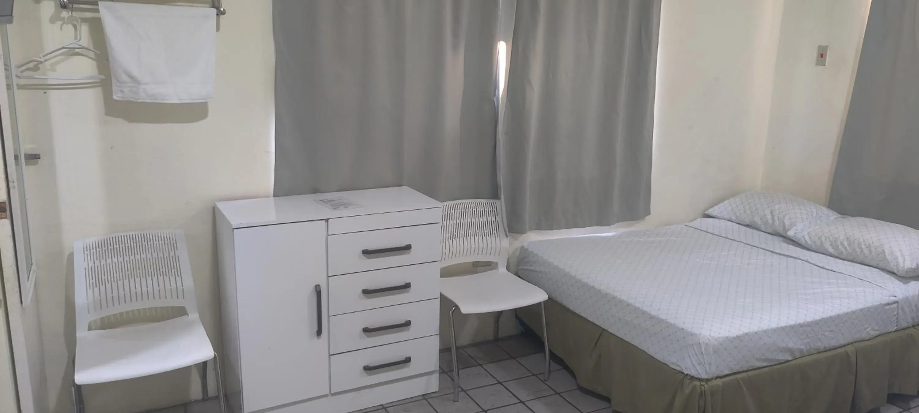Deluxe Double Room in Woodbrook on the Avenue Deluxe Double Room in Woodbrook on the Avenue