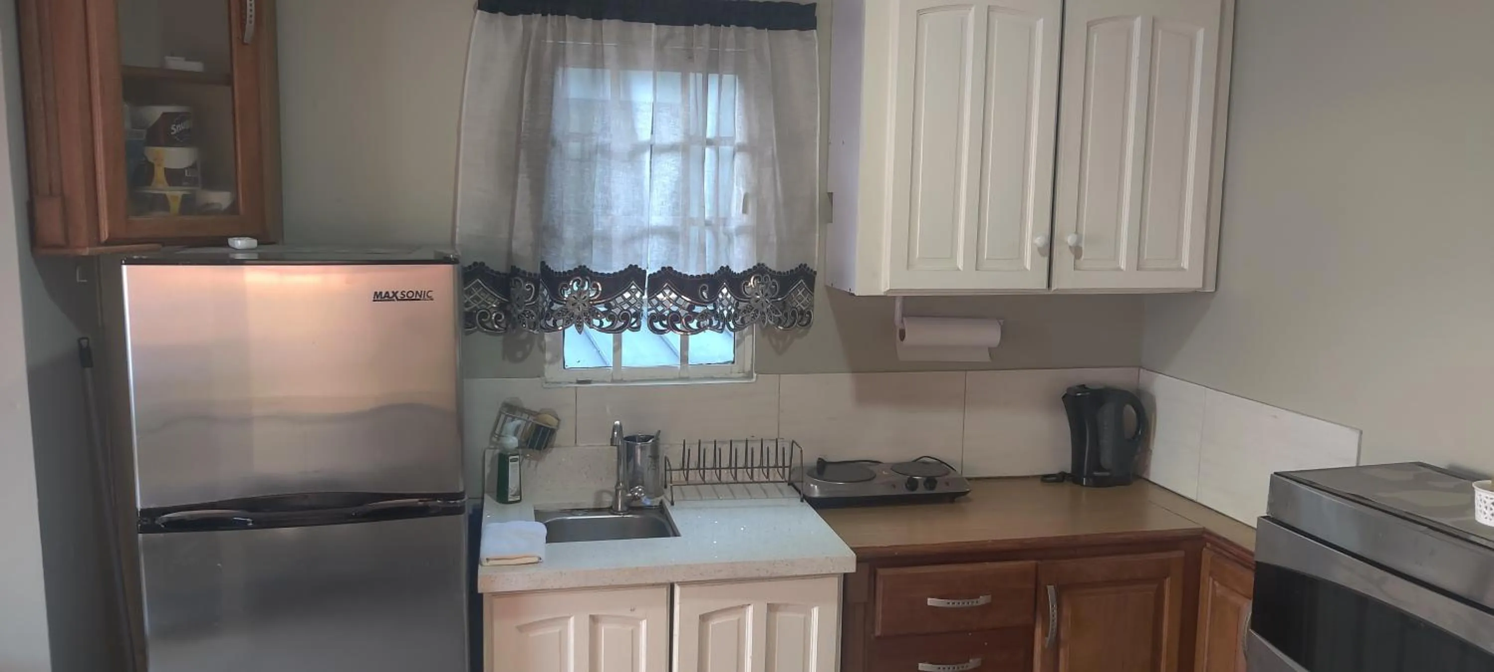 Communal kitchen in Woodbrook on the Avenue