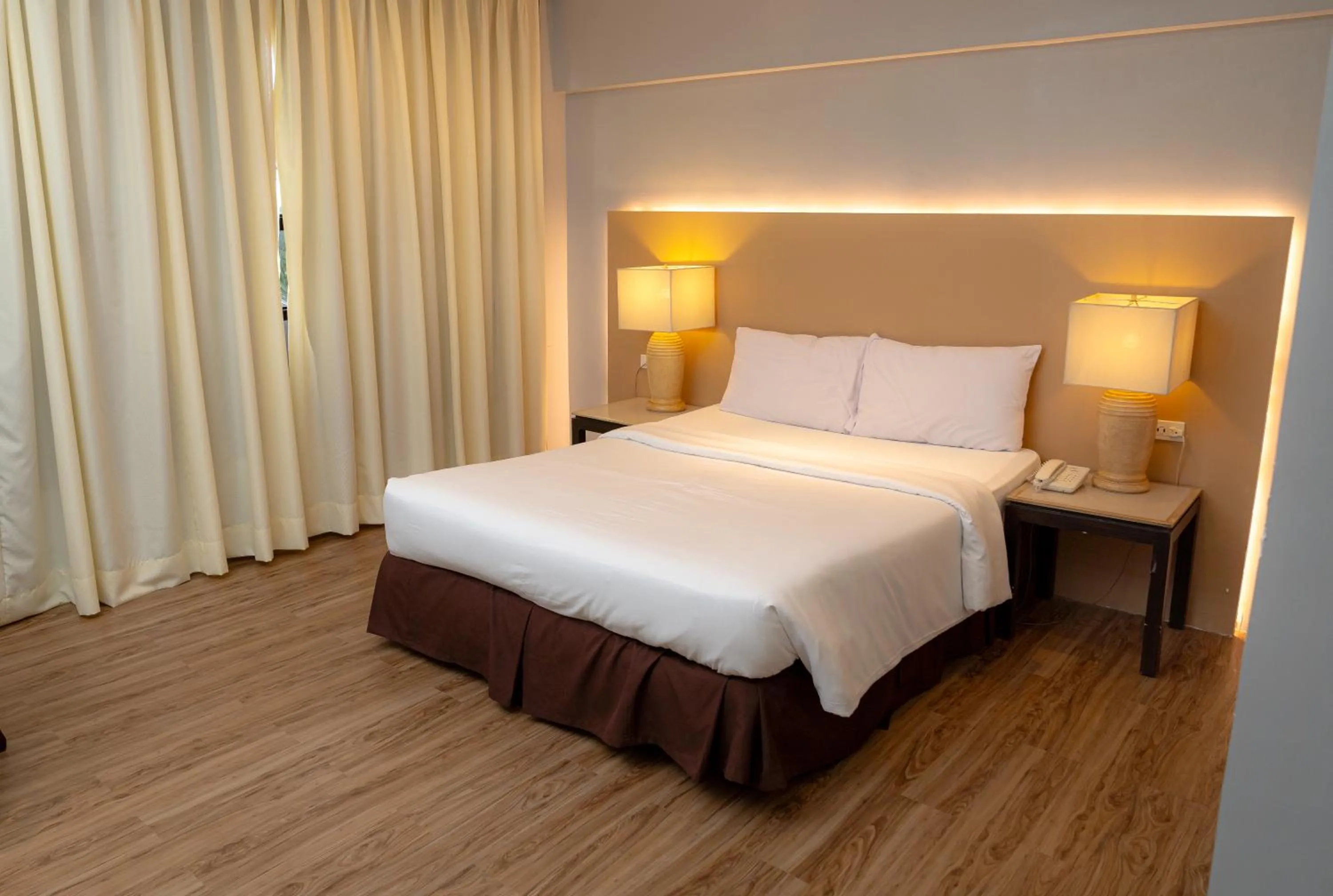 Bedroom in Cebu Grand Hotel