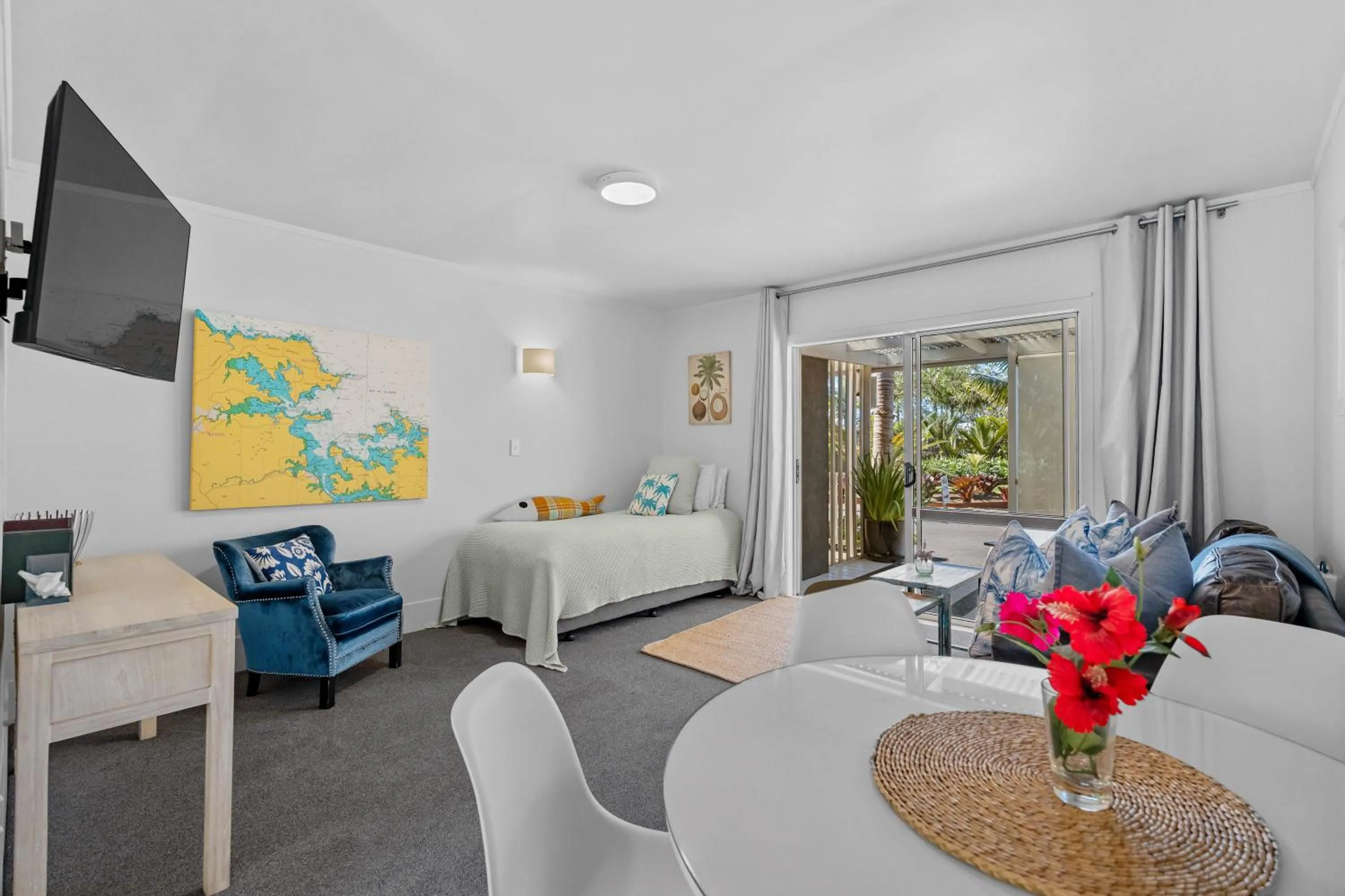 Communal lounge/ TV room, Bed in Stay Kerikeri