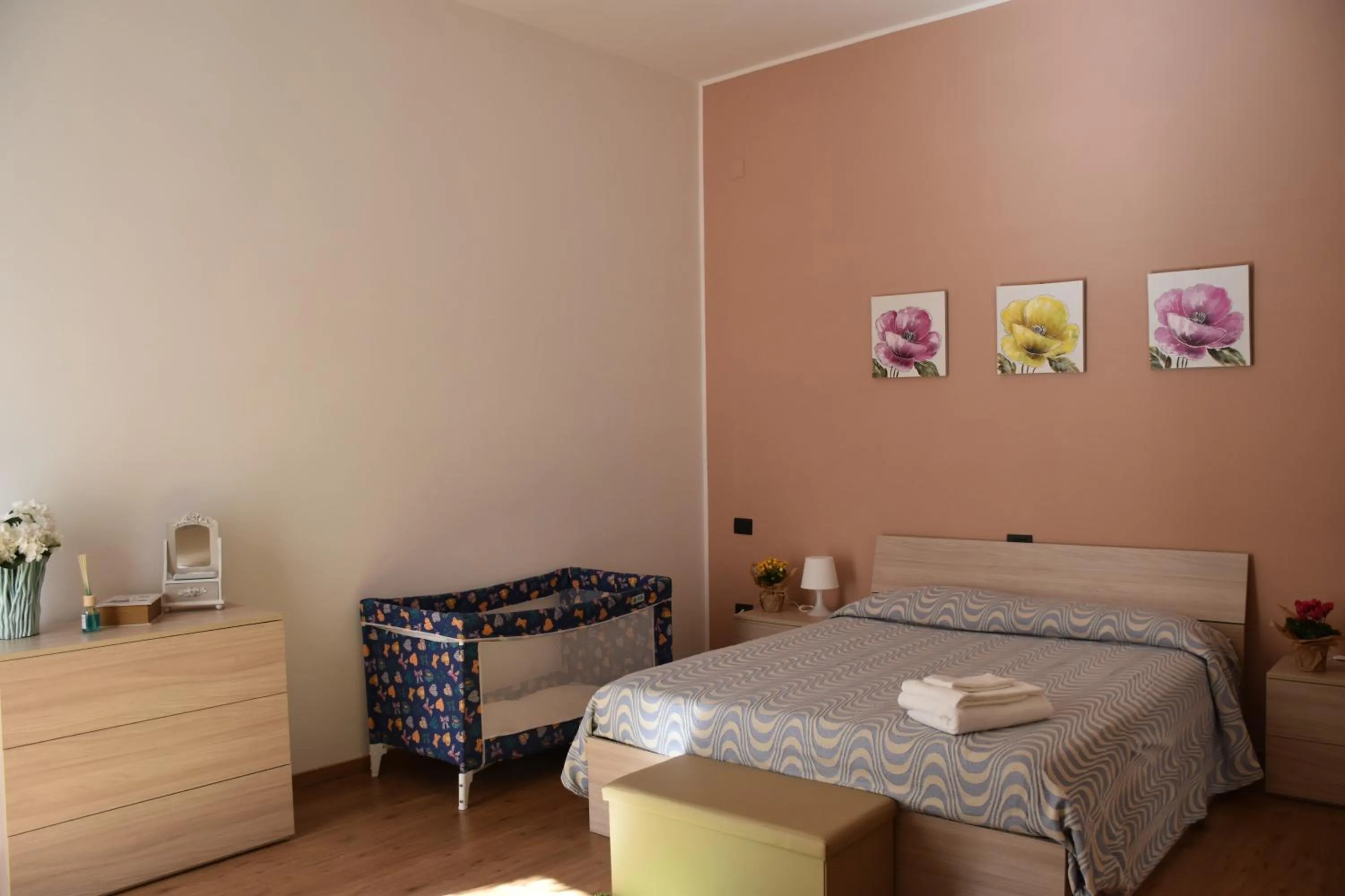 cot, Bed in Bed And Salerno - Largo Campo - Appartamento