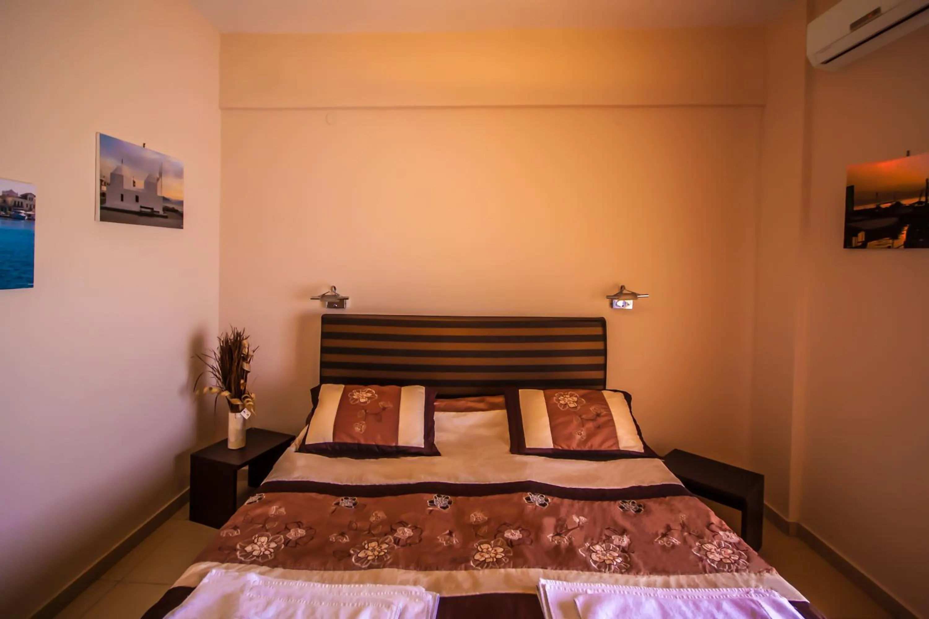 Bedroom, Bed in Plaza