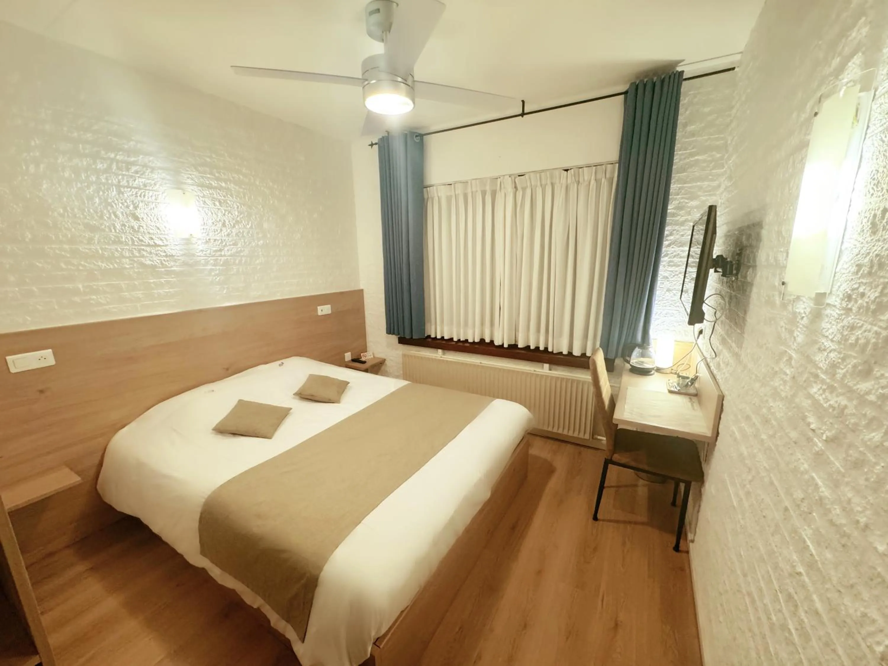 Bedroom, Bed in Hotel Dordrecht