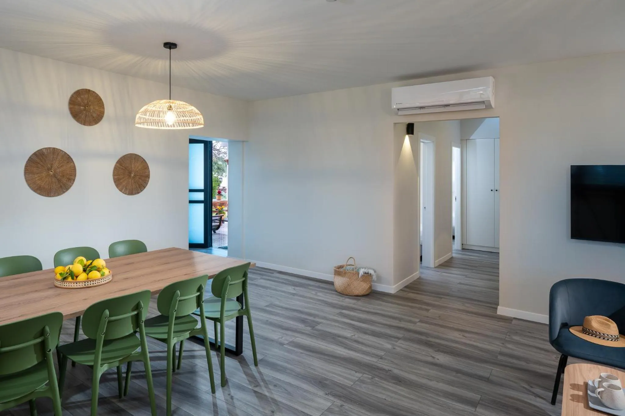 Living room in Erettz Dafna Travel Hotel