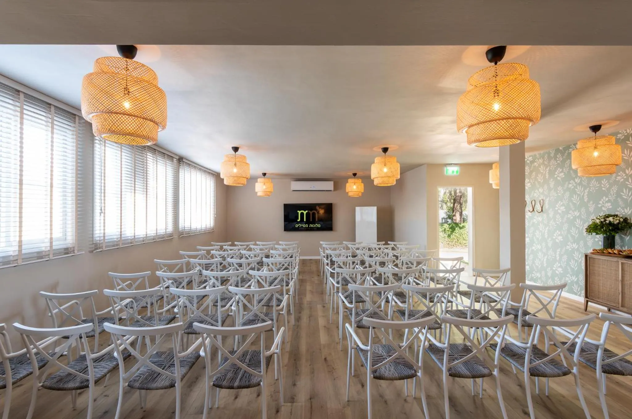 TV and multimedia in Erettz Dafna Travel Hotel