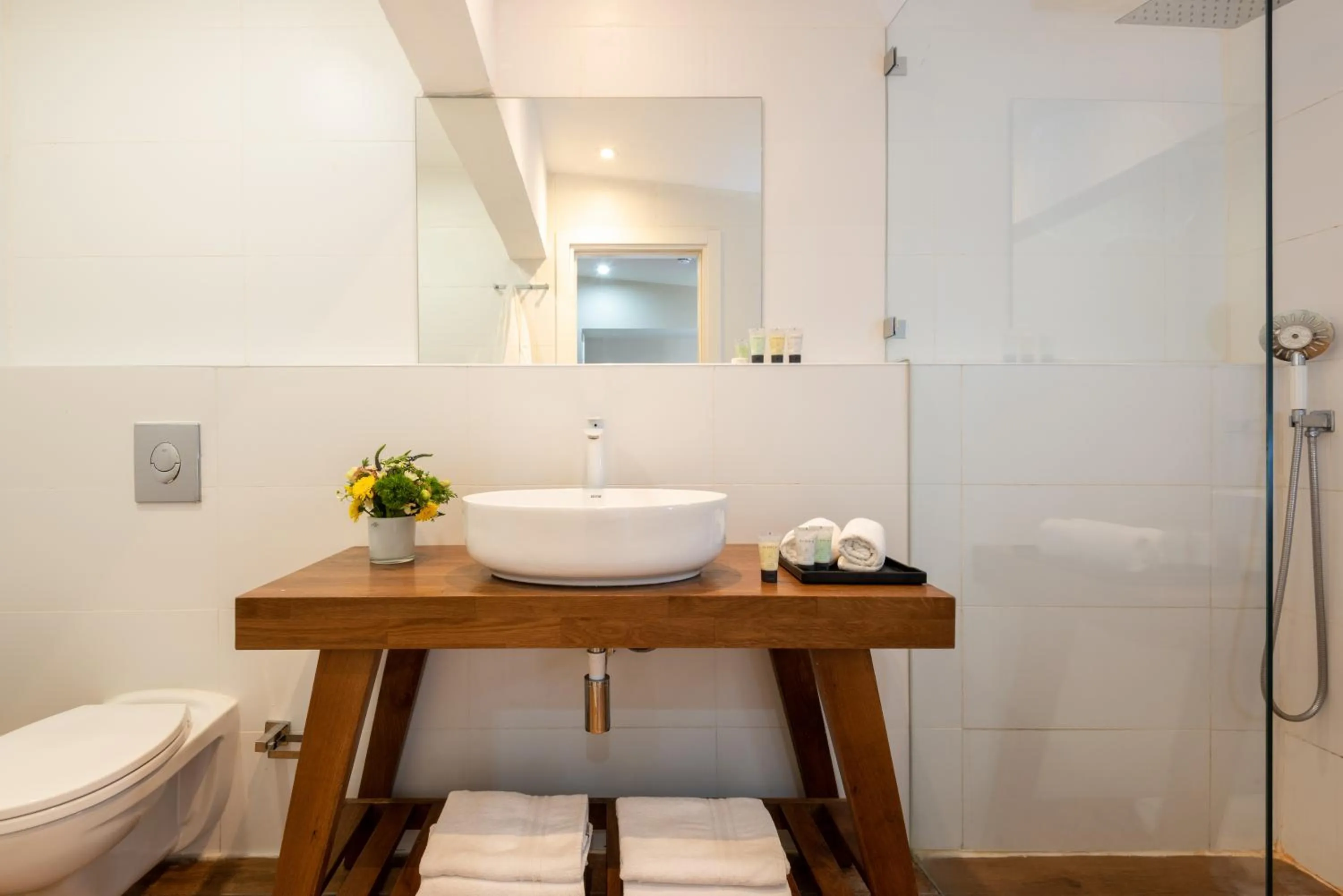 Bathroom in Erettz Dafna Travel Hotel