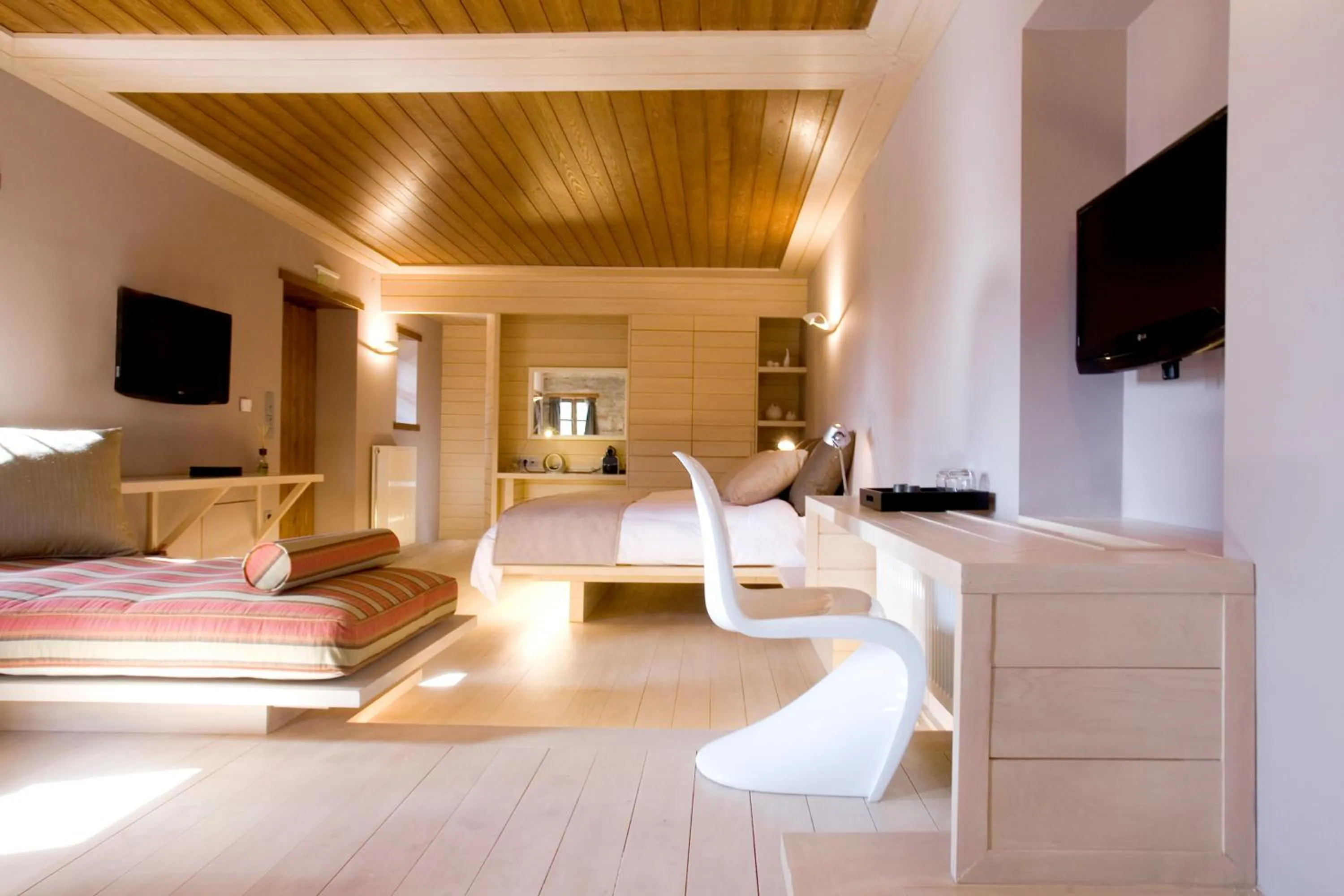 Photo of the whole room, Bed in Kipi Suites