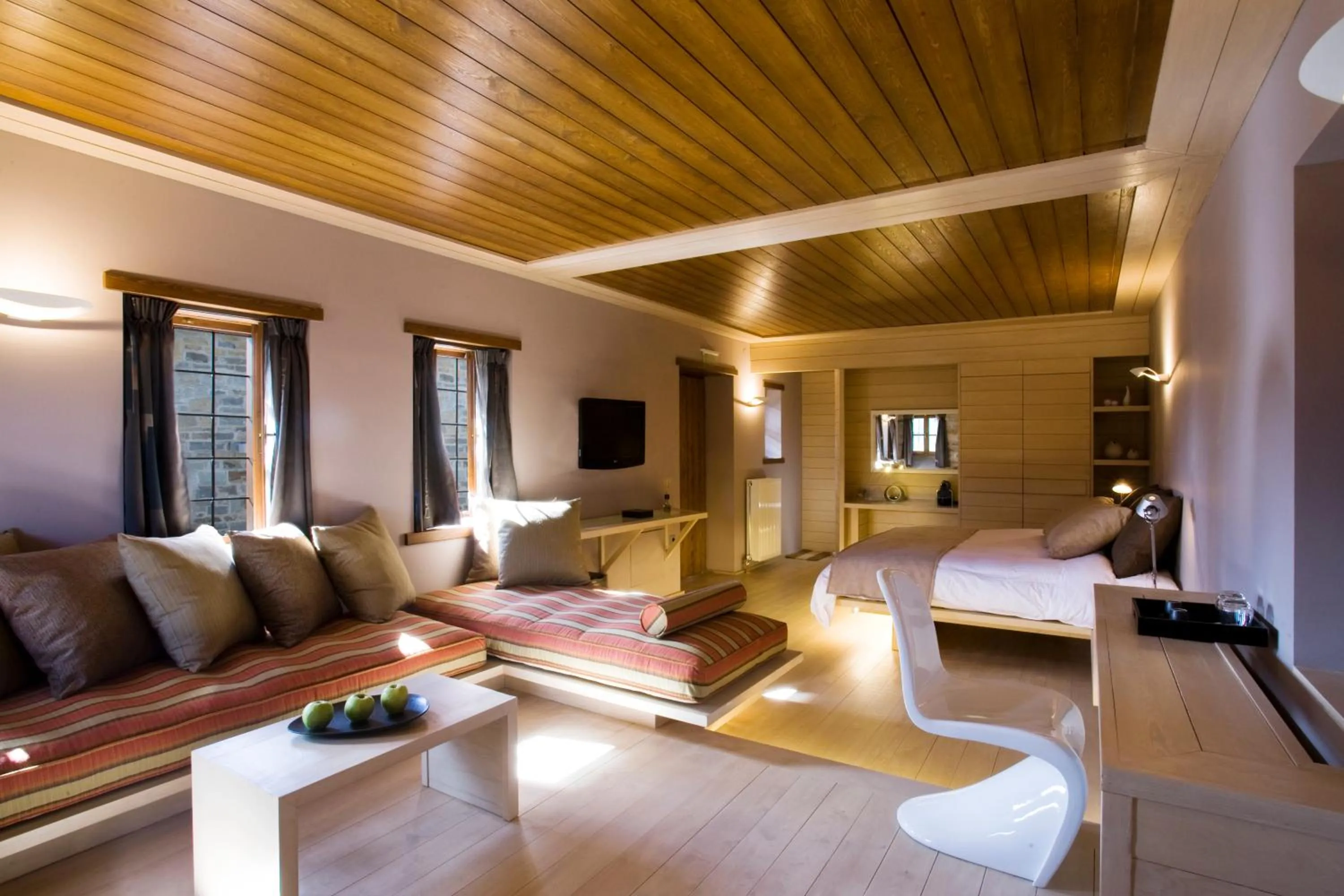 Photo of the whole room, Bed in Kipi Suites