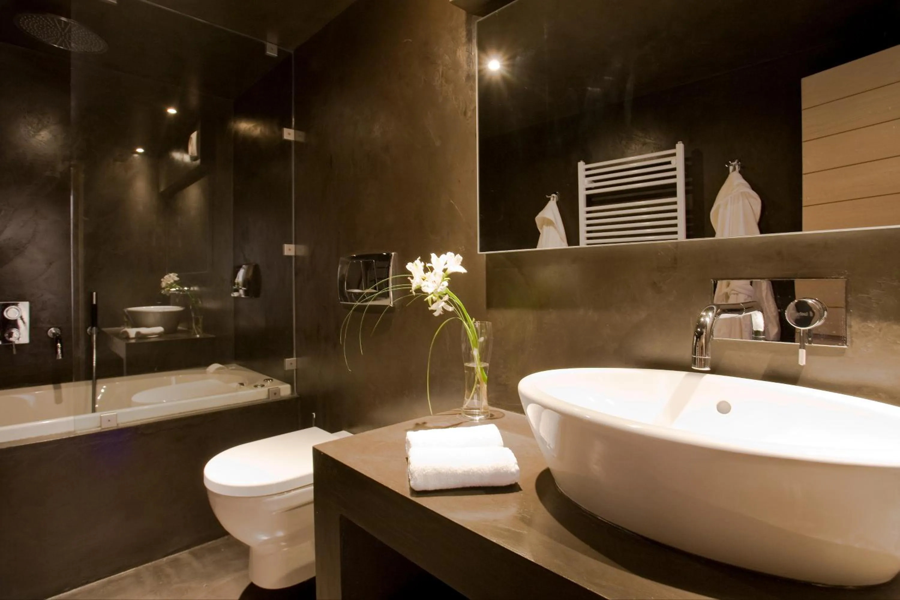 Toilet in Kipi Suites