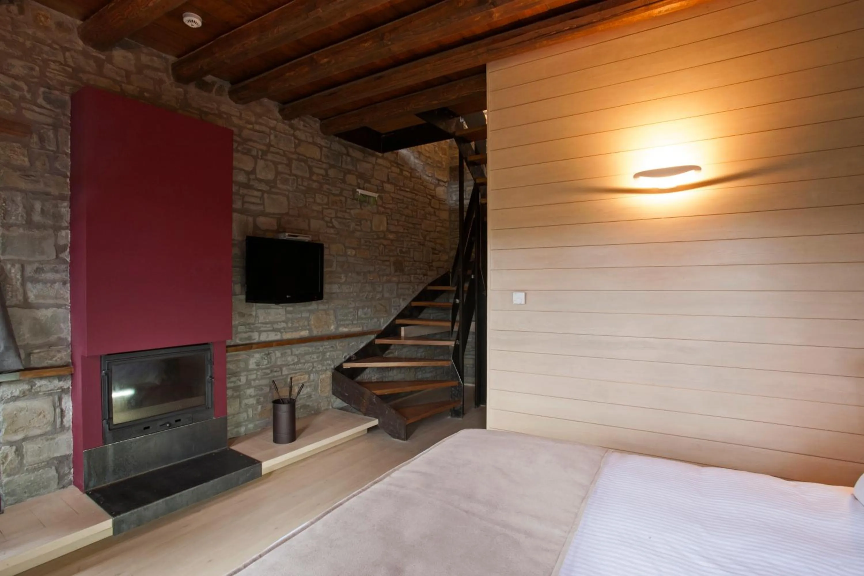 TV and multimedia, Bed in Kipi Suites