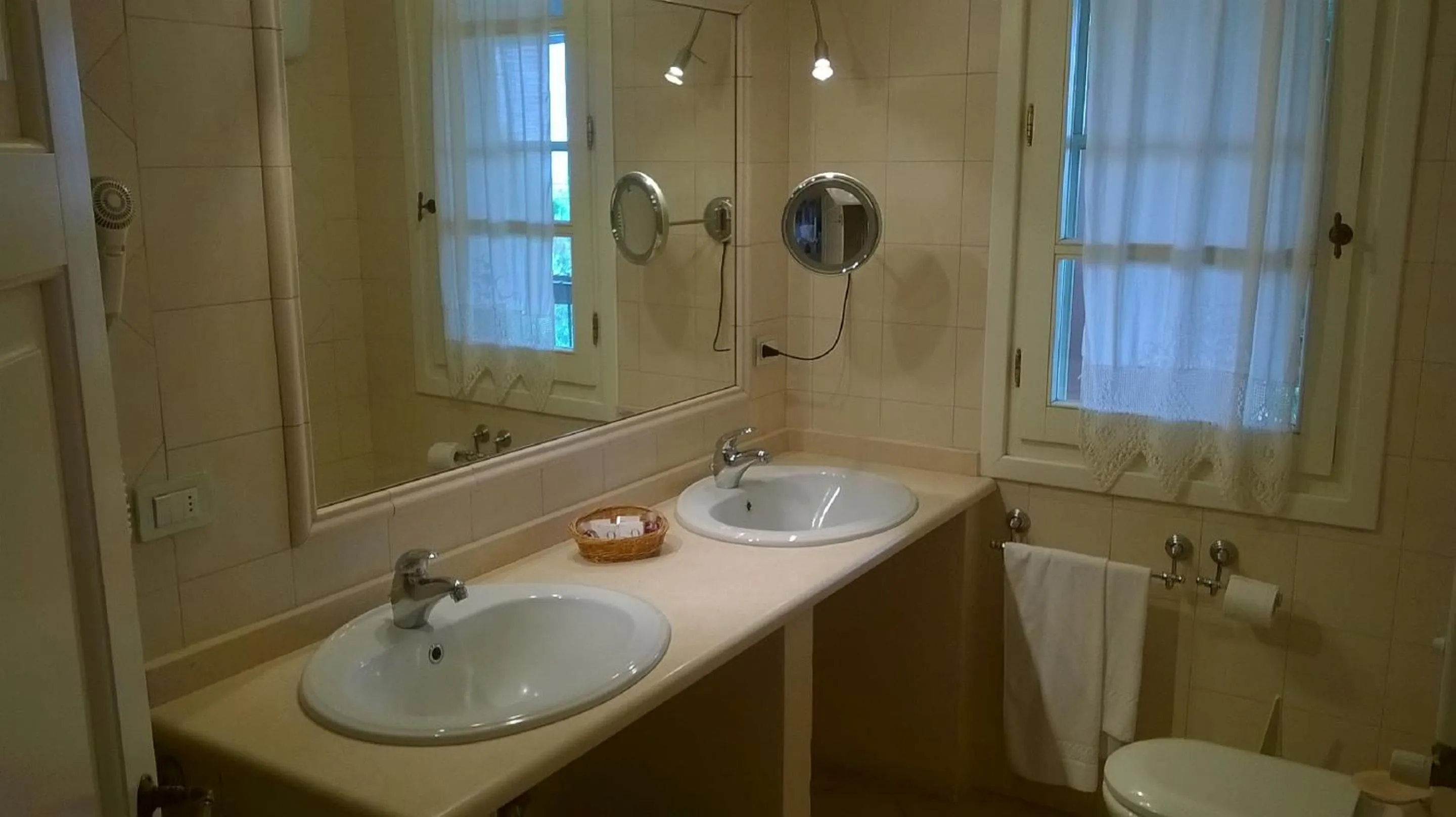 King Room with Balcony in Il Melograno Country House