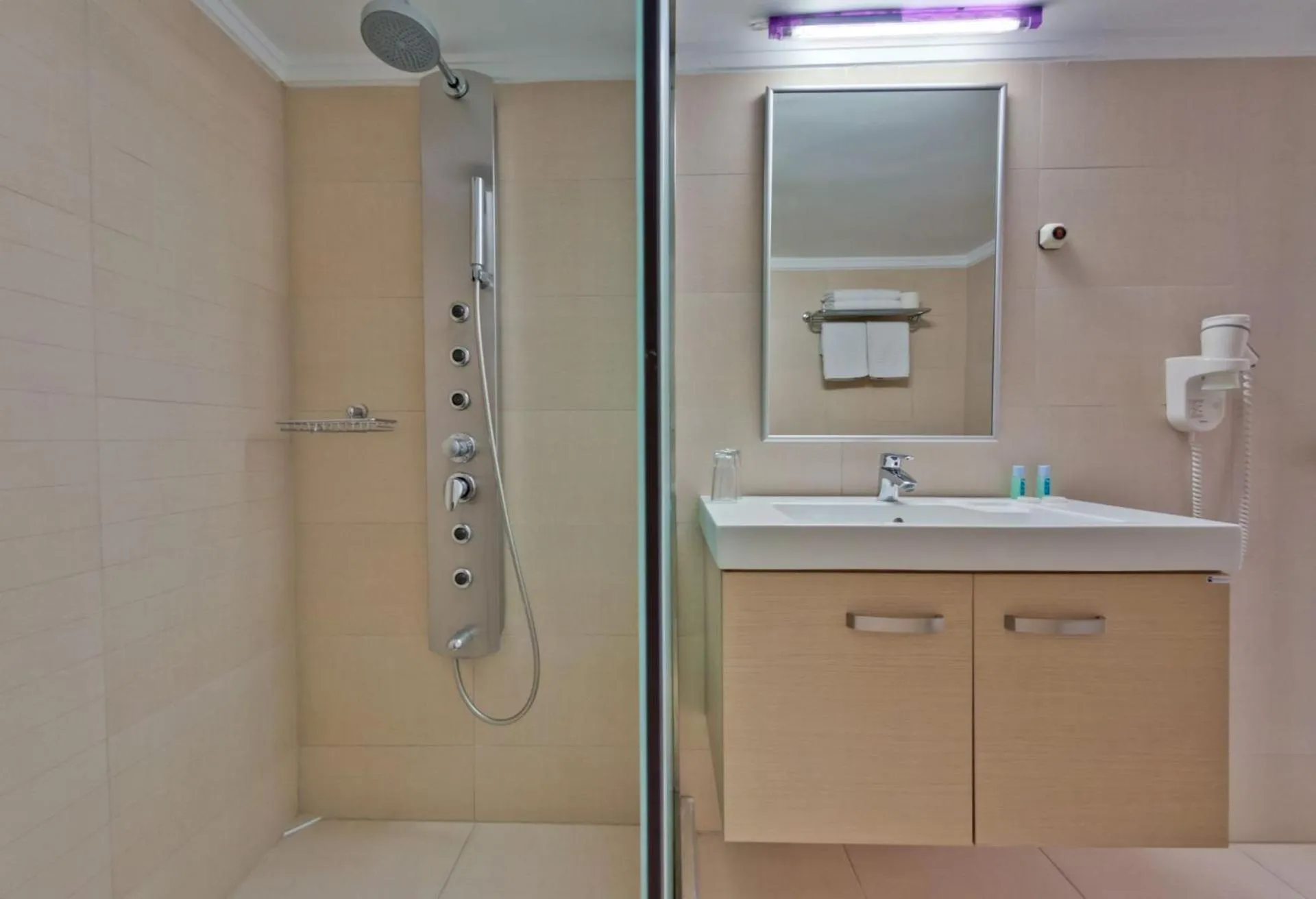 Shower in Mendi Hotel