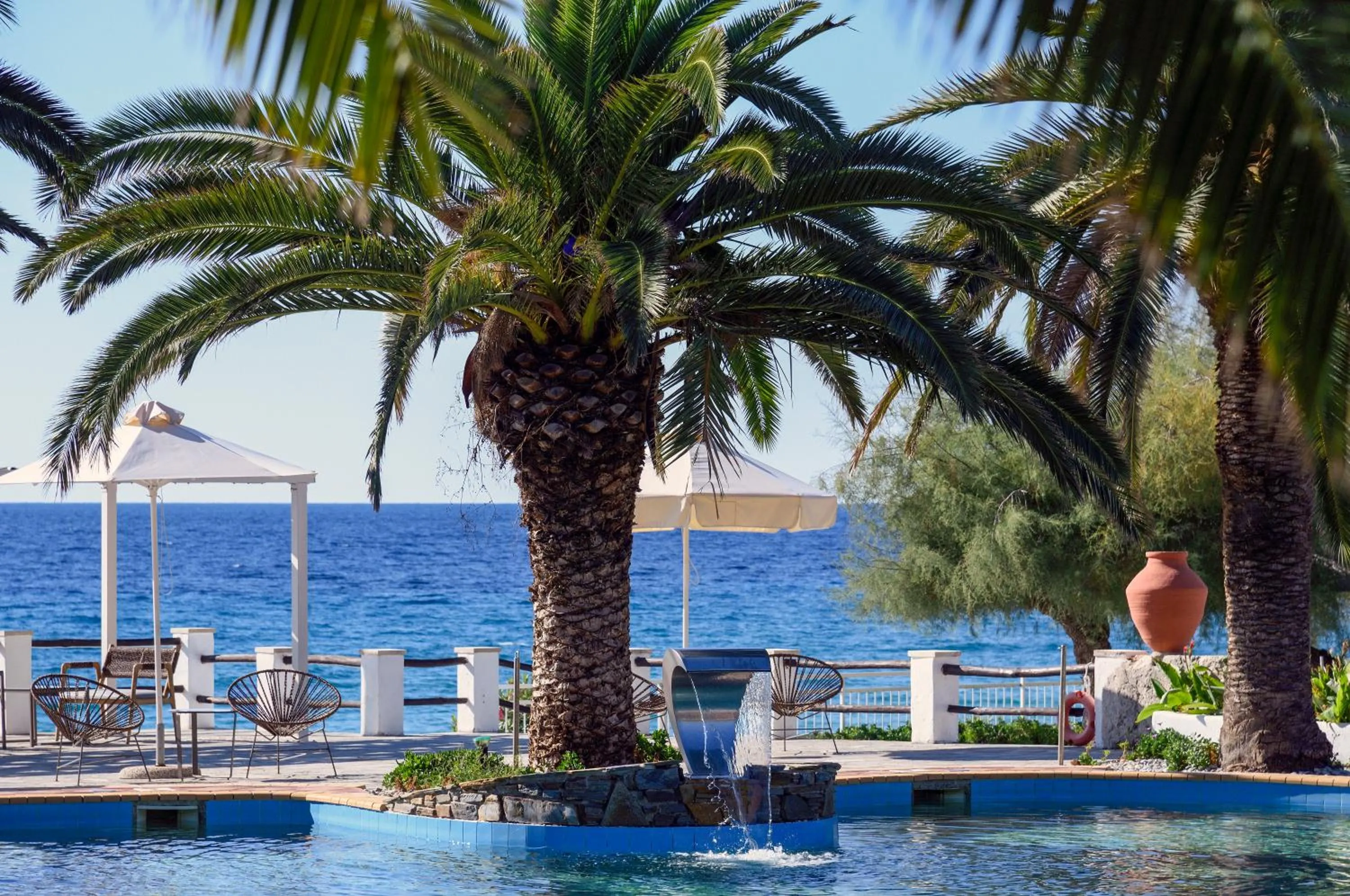 Swimming pool in Mendi Hotel