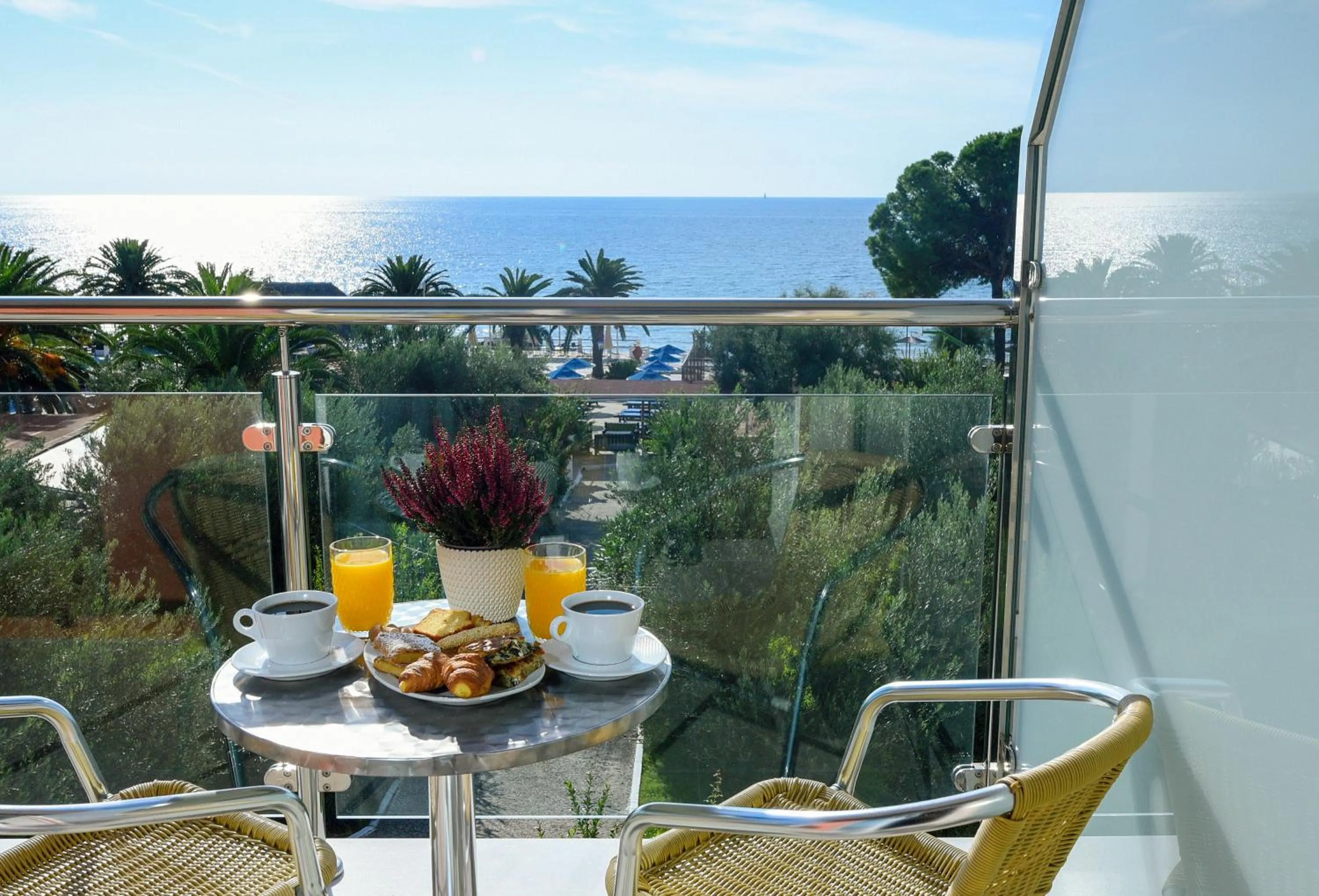 Balcony/Terrace in Mendi Hotel