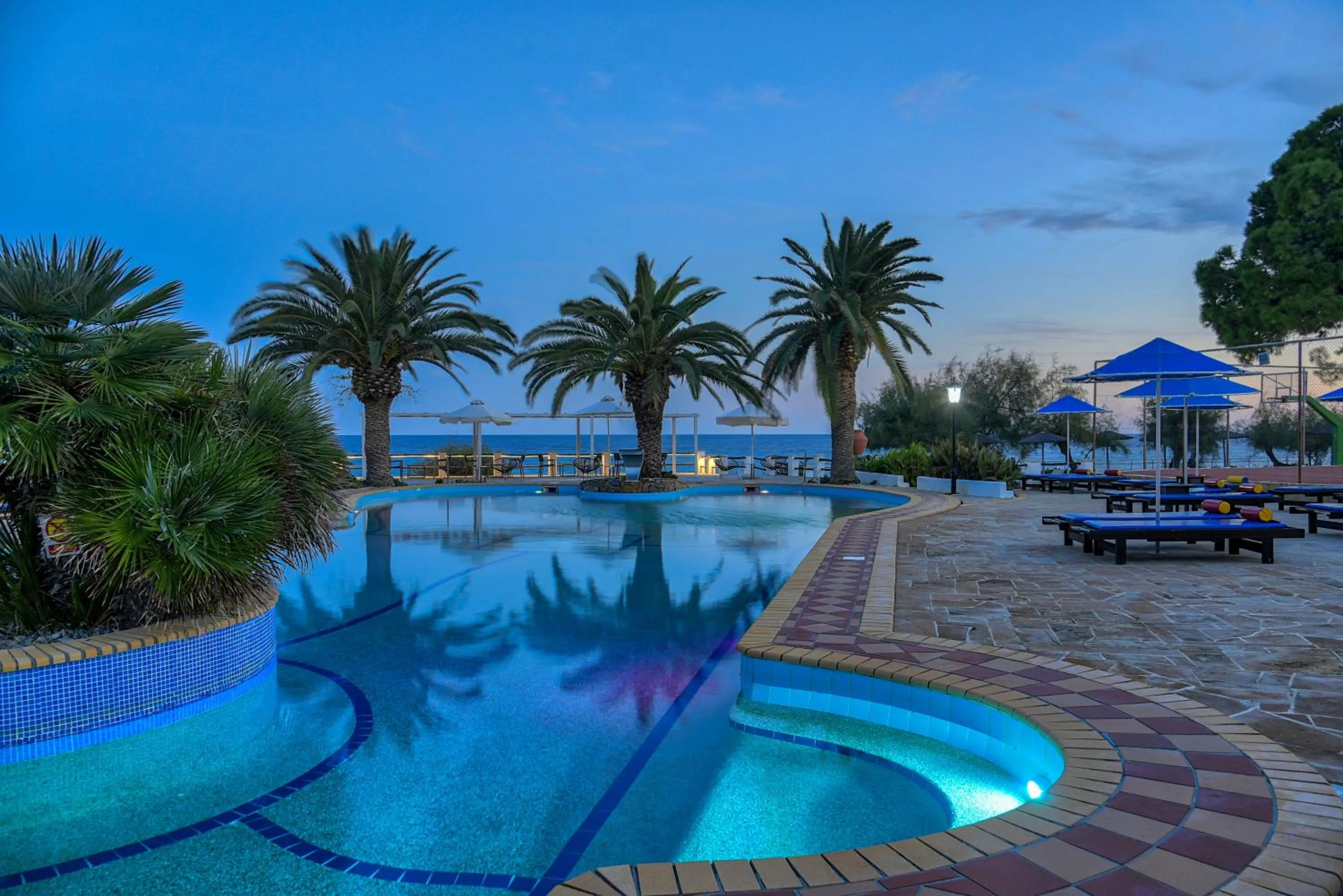 Swimming pool in Mendi Hotel