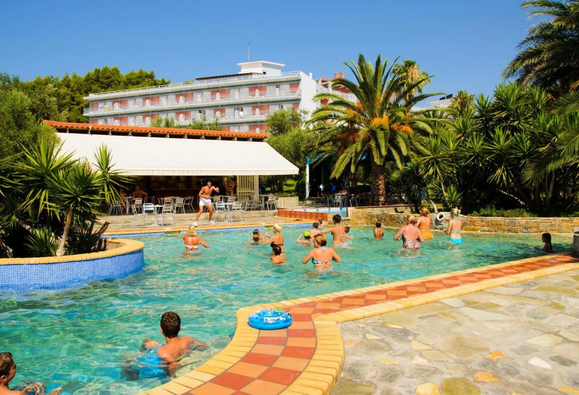 Swimming pool in Mendi Hotel