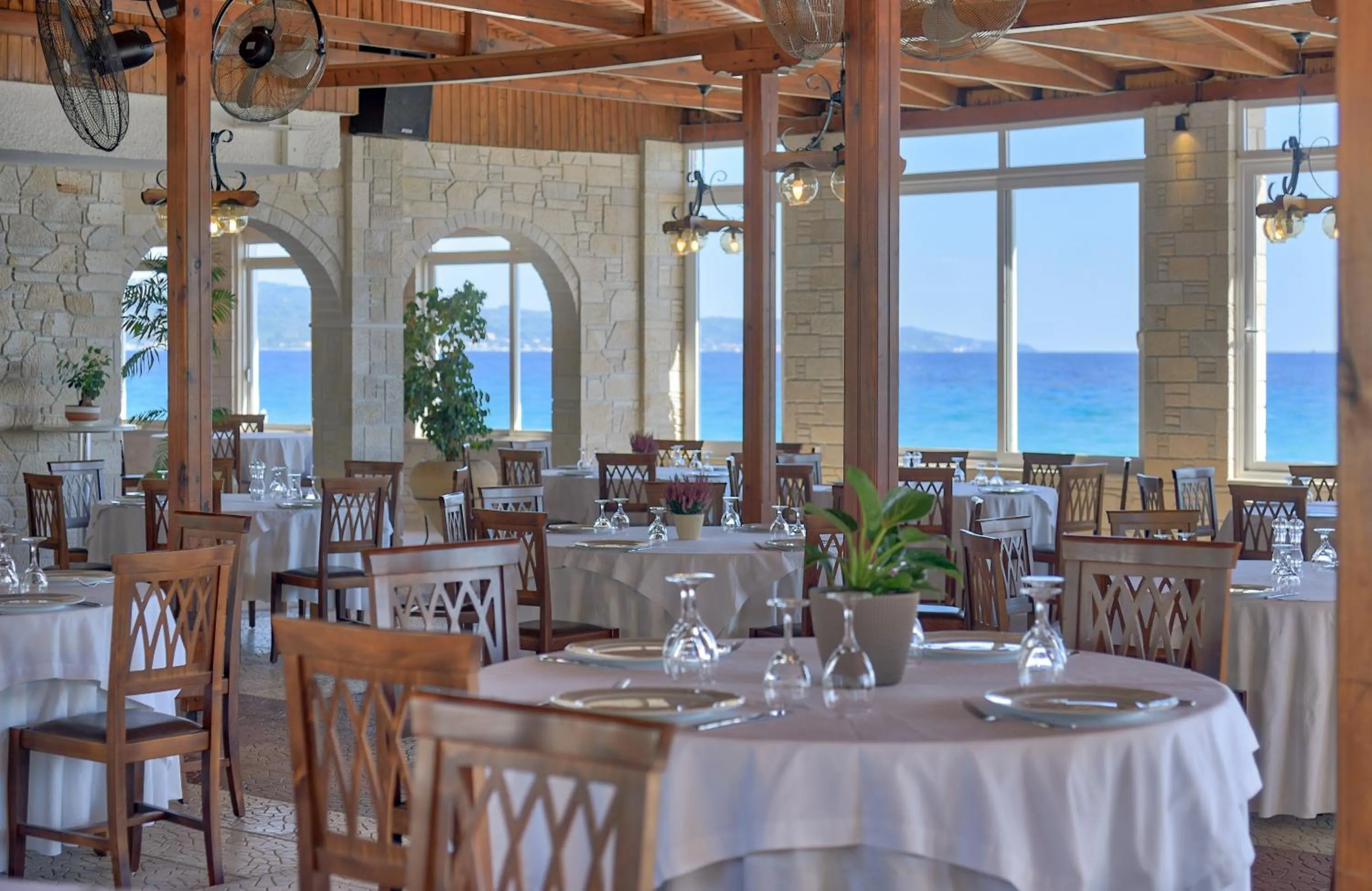 Restaurant/places to eat in Mendi Hotel