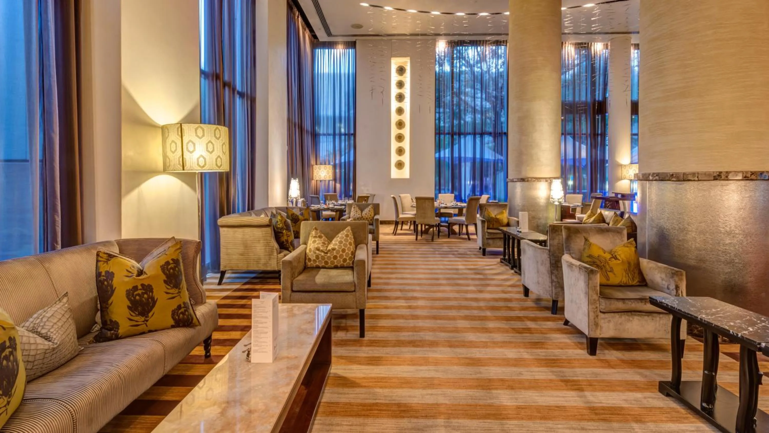Lounge or bar in InterContinental Johannesburg OR Tambo Airport Hotel by IHG