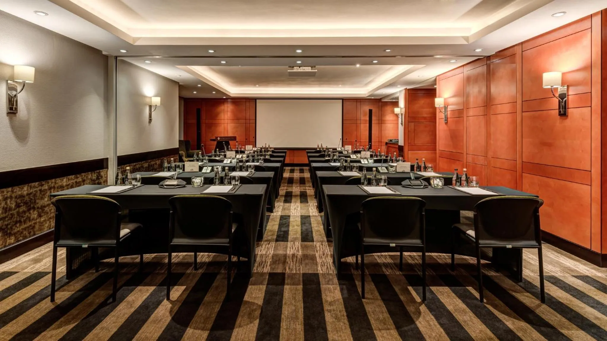 Meeting/conference room in InterContinental Johannesburg OR Tambo Airport Hotel by IHG