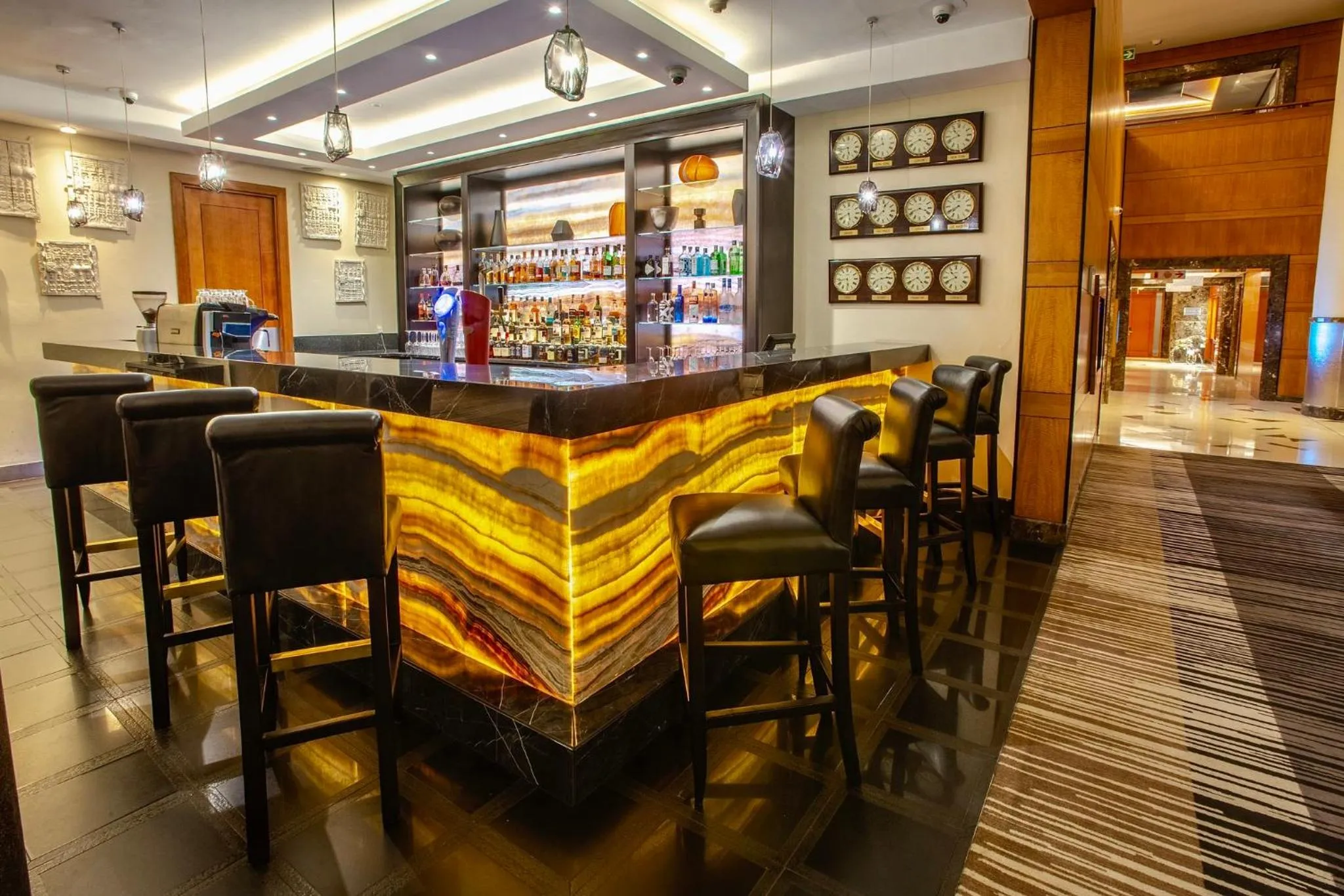 Lounge or bar in InterContinental Johannesburg OR Tambo Airport Hotel by IHG