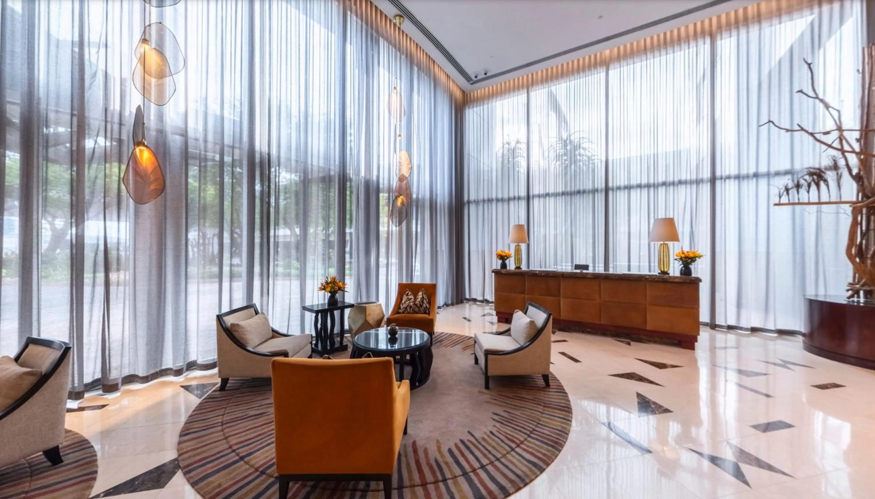 Lounge or bar in InterContinental Johannesburg OR Tambo Airport Hotel by IHG