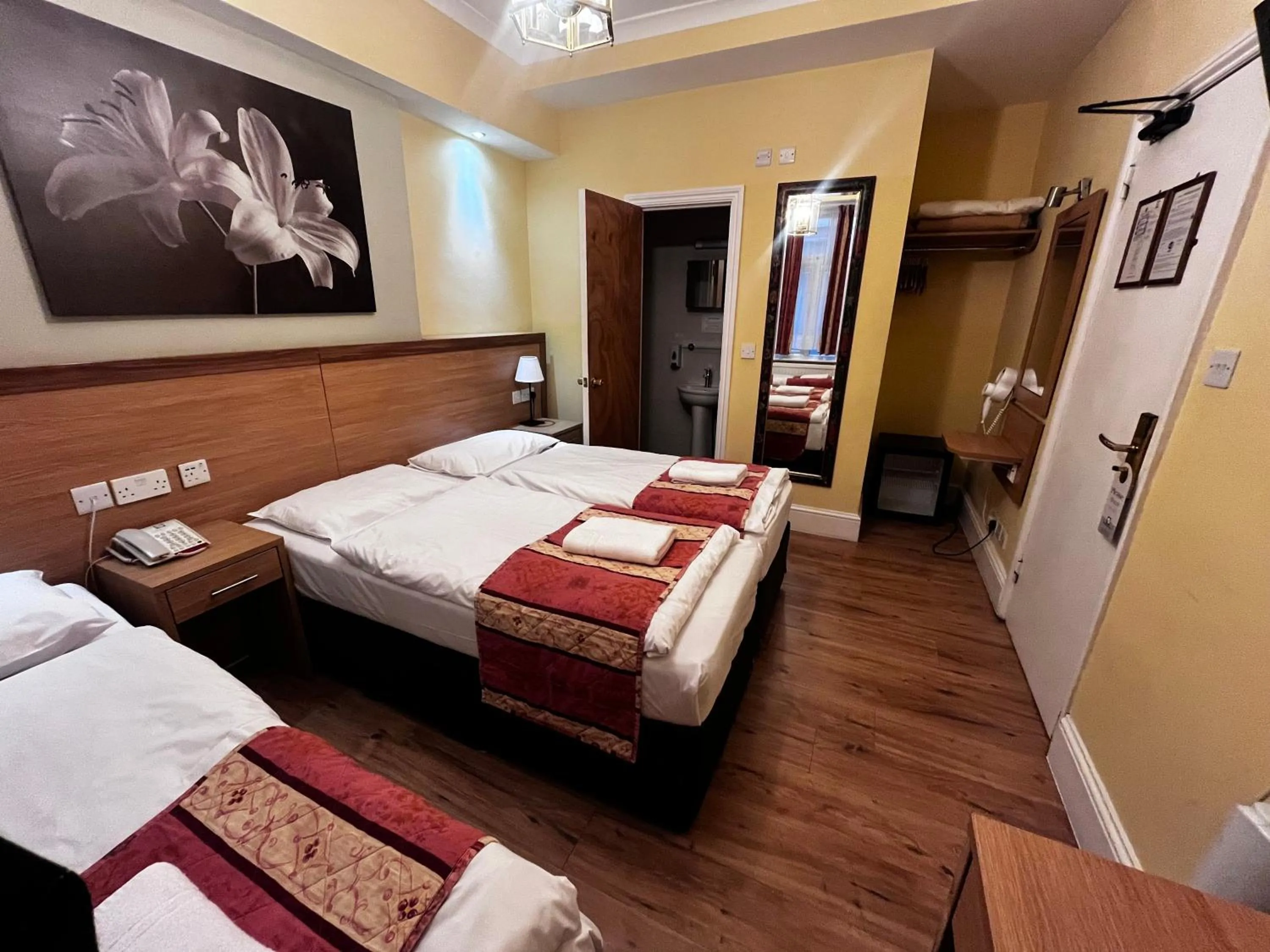 Bedroom, Bed in Shakespeare Hotel