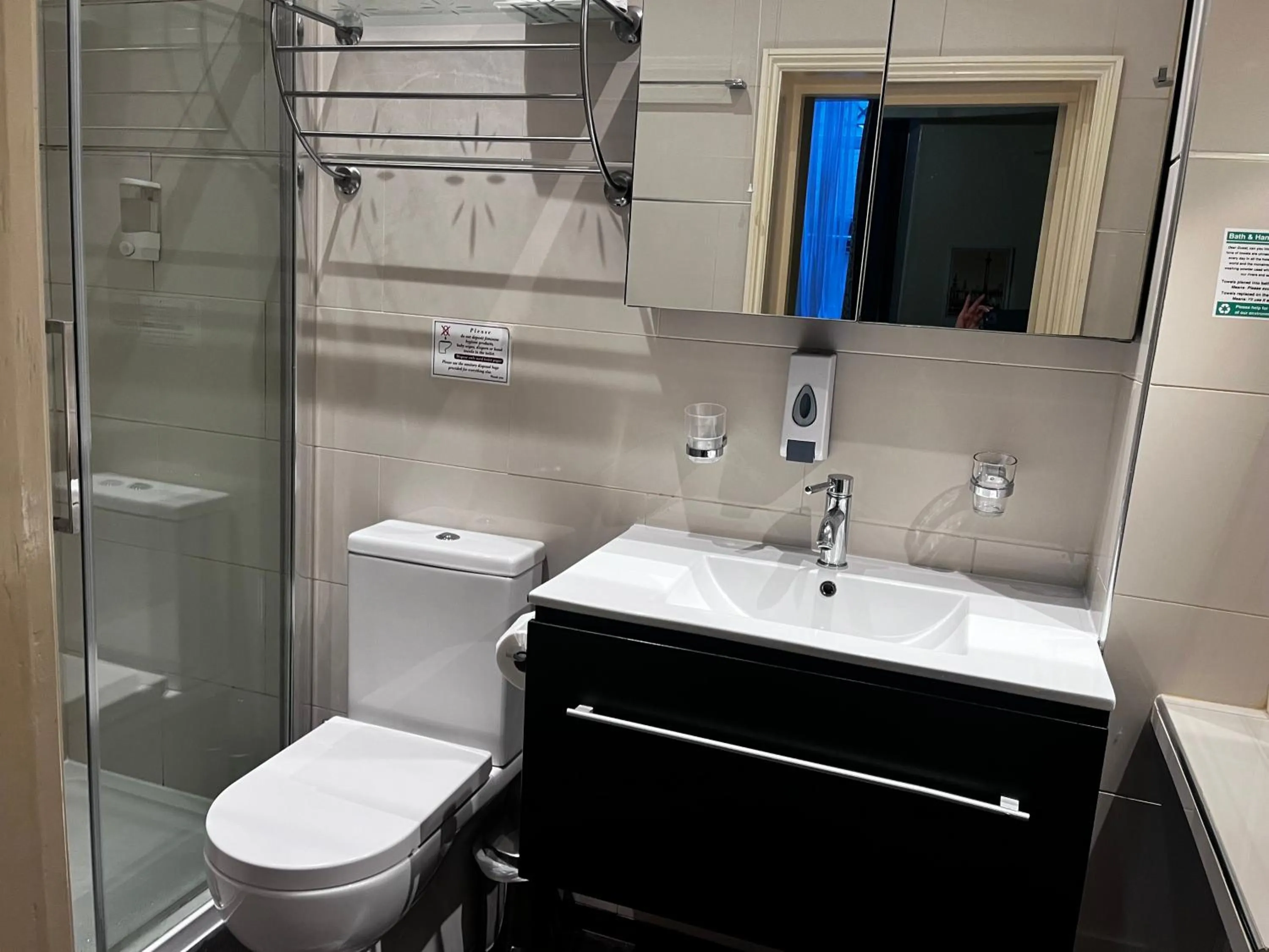 Bathroom in Dolphin Hotel