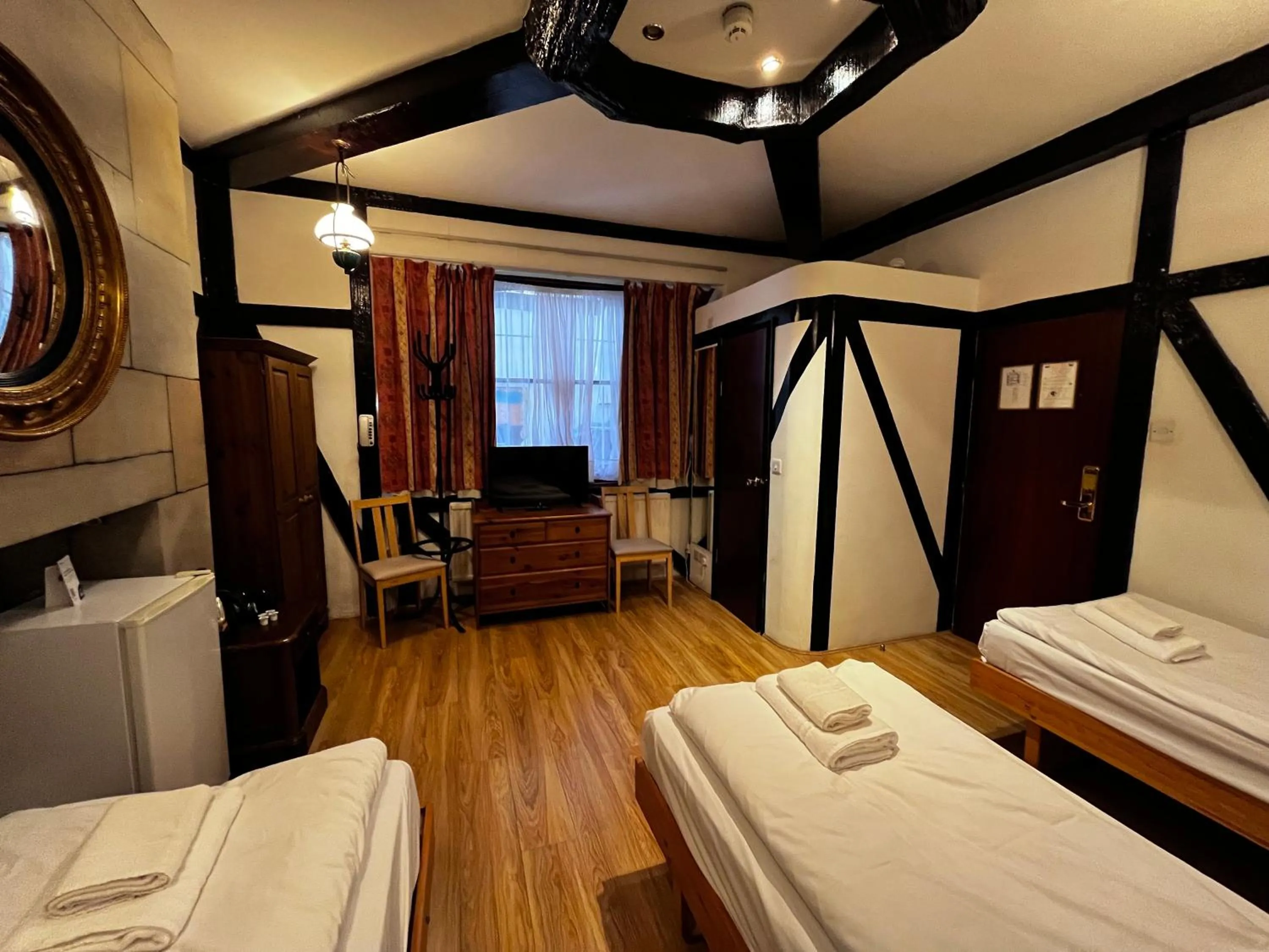 Bedroom, Bed in Dolphin Hotel