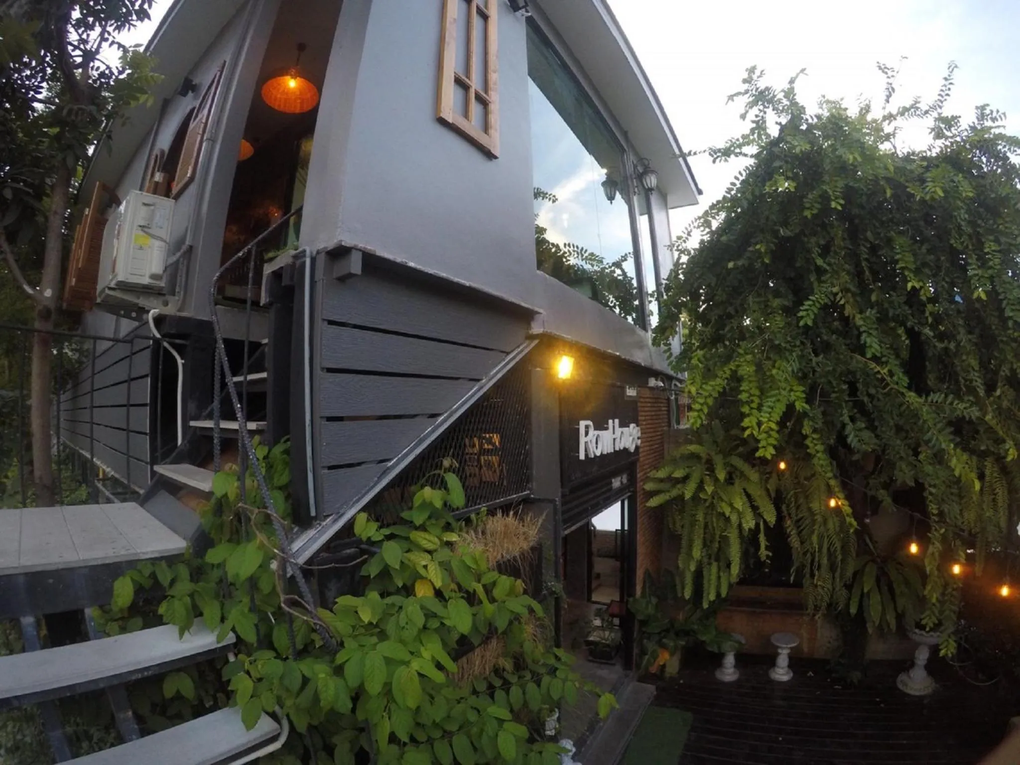 Garden view in Rowhou8e Hostel Hua Hin 106