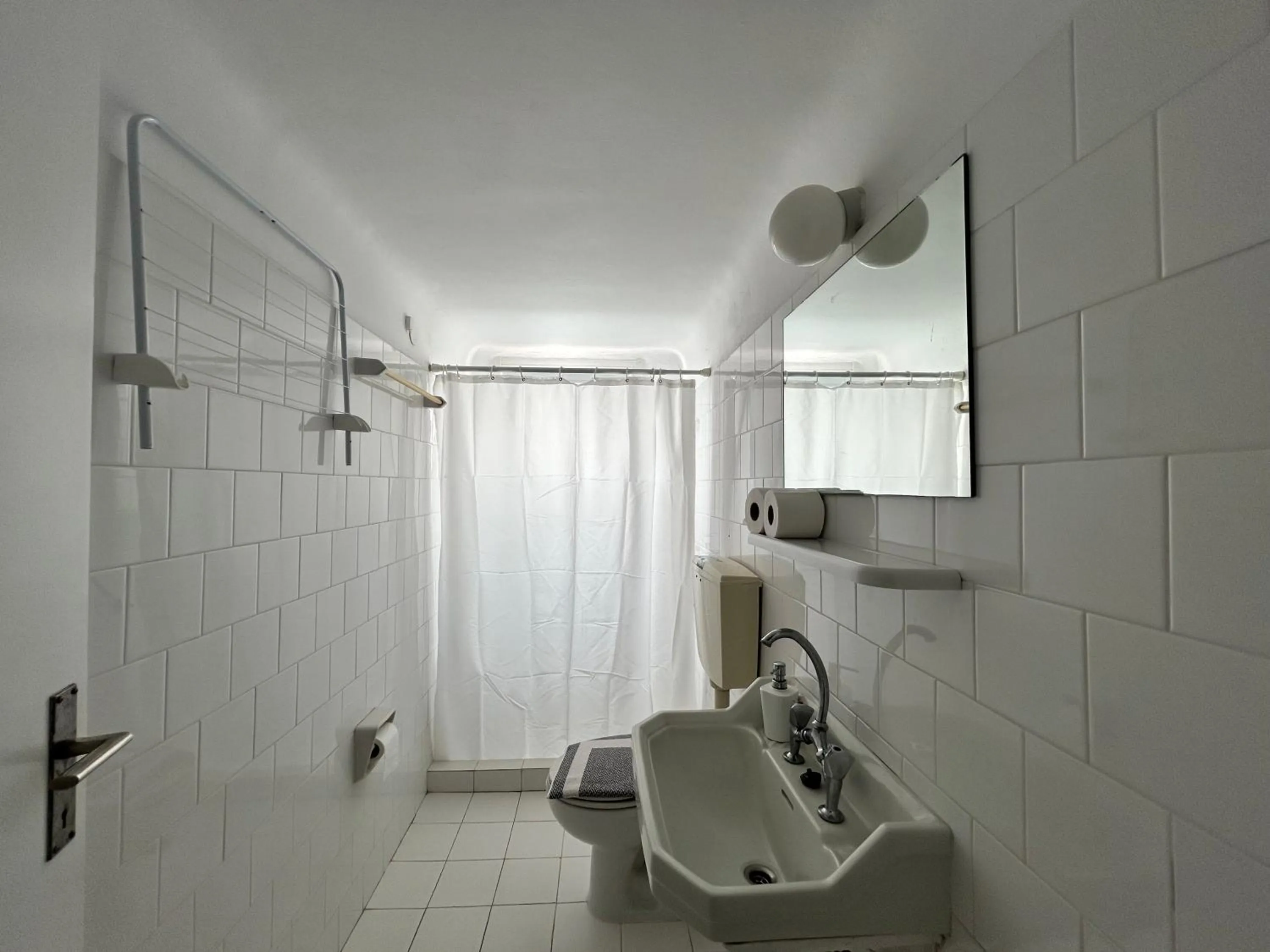 Shower in Tinion Urban Hotel