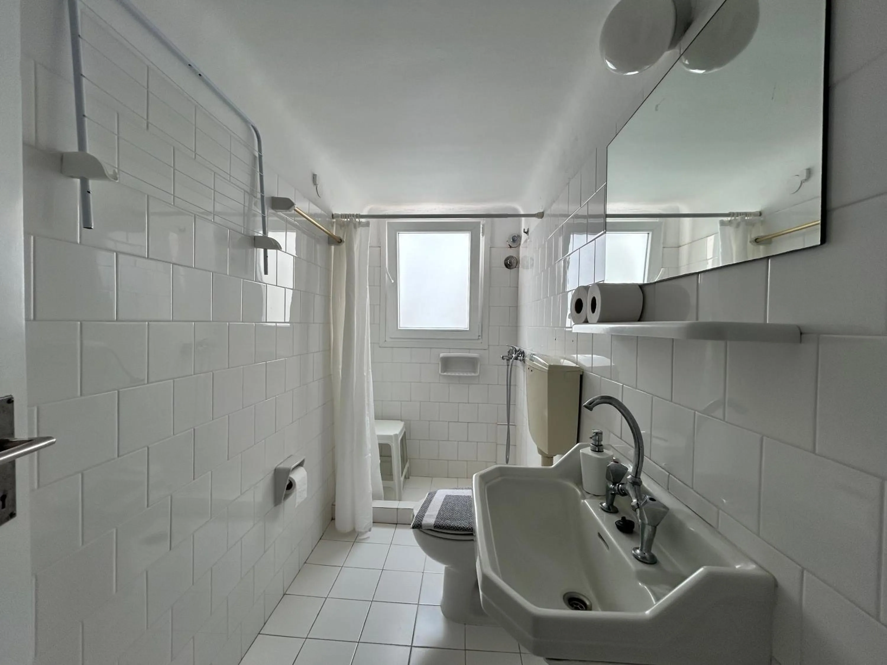 Shower in Tinion Urban Hotel