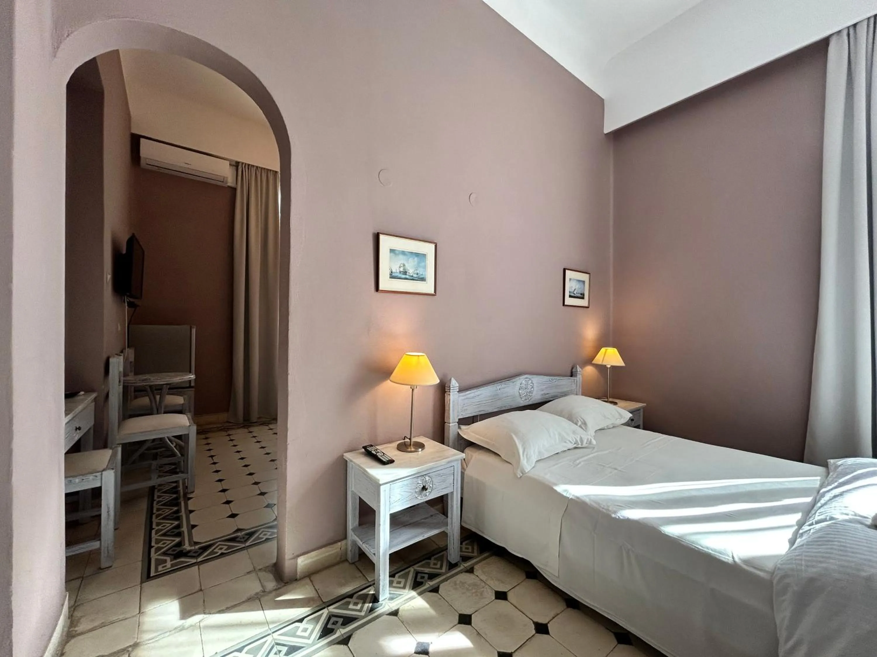 Bed in Tinion Urban Hotel