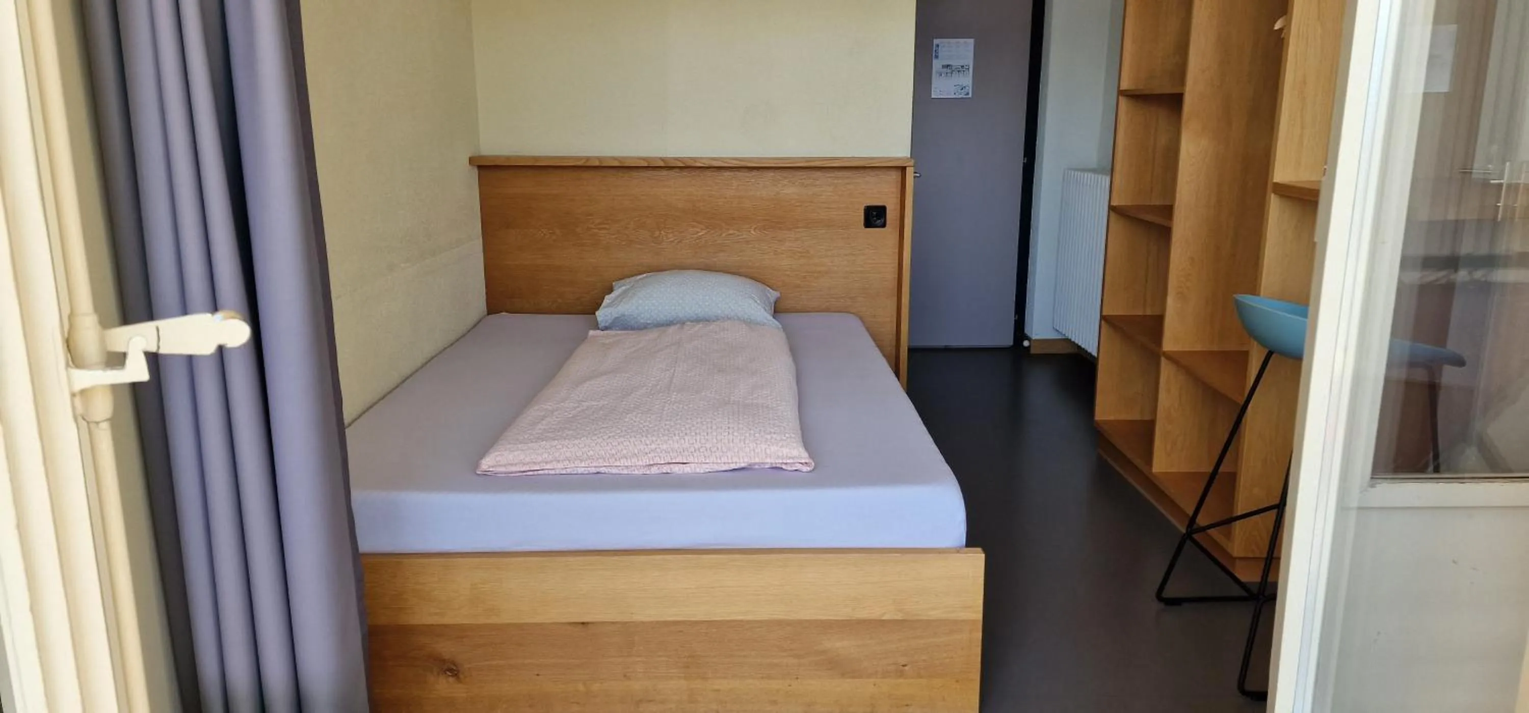 Bedroom, Bed in Crans-Montana Youth Hostel