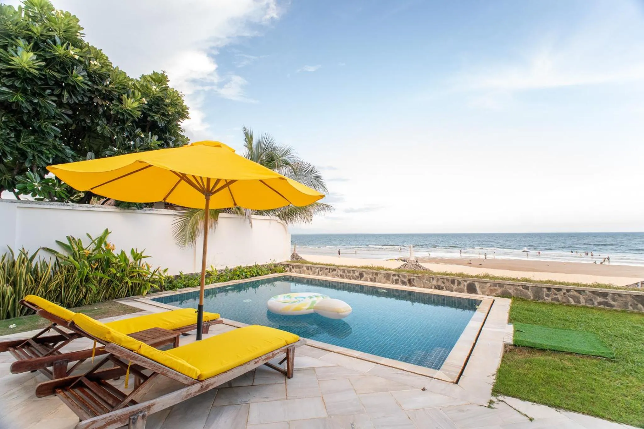 Patio in Allezboo Beach Resort & Spa