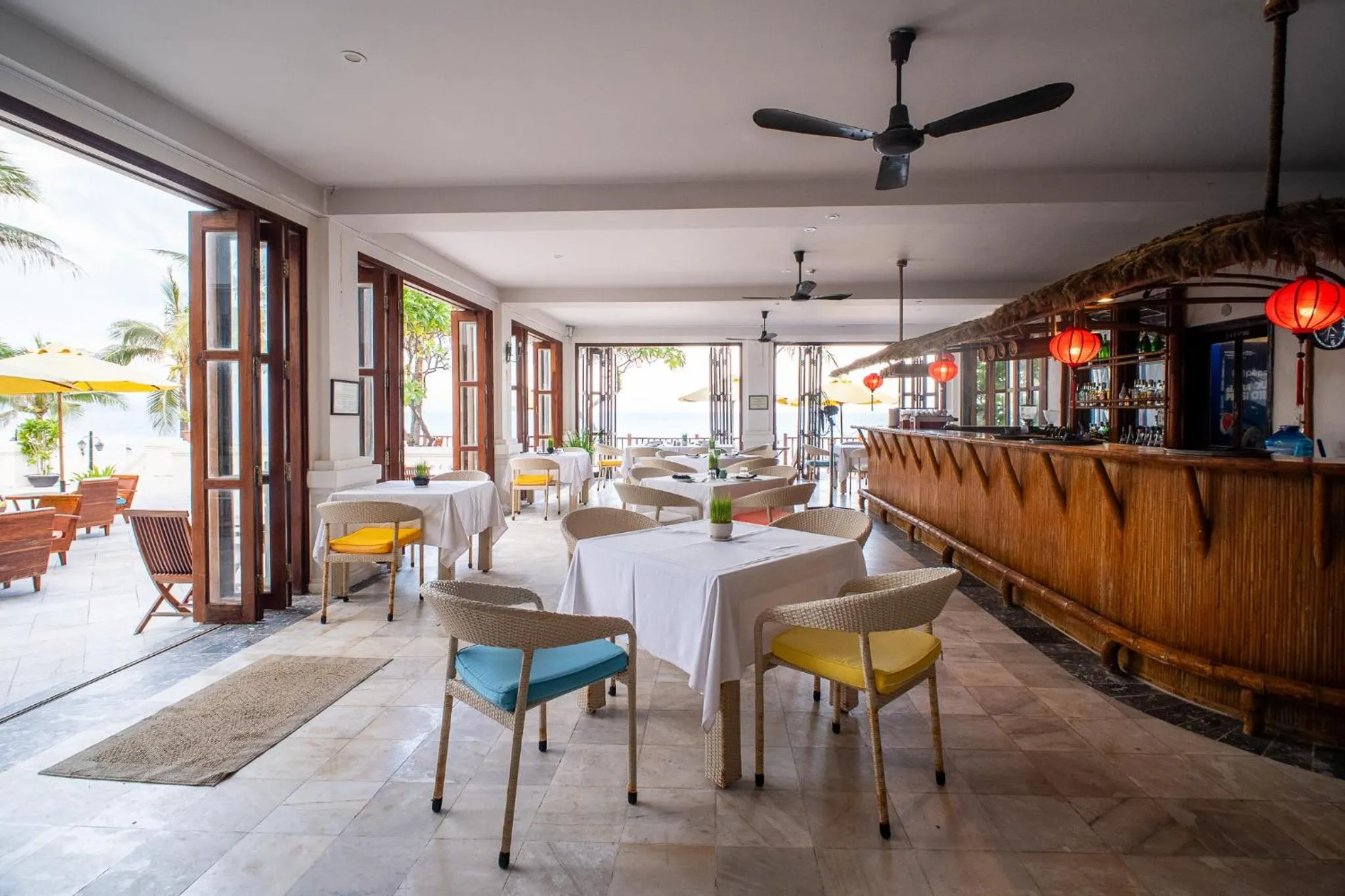 Restaurant/places to eat in Allezboo Beach Resort & Spa