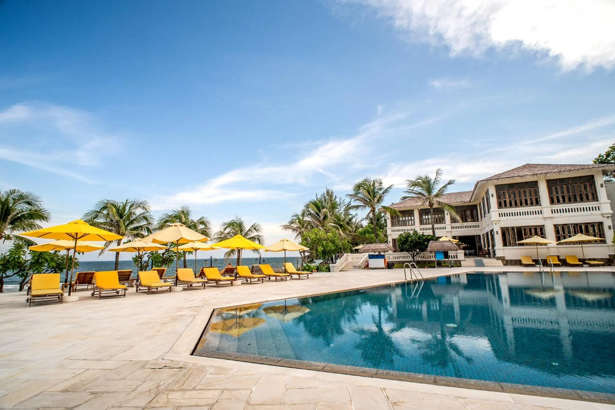 Swimming pool in Allezboo Beach Resort & Spa