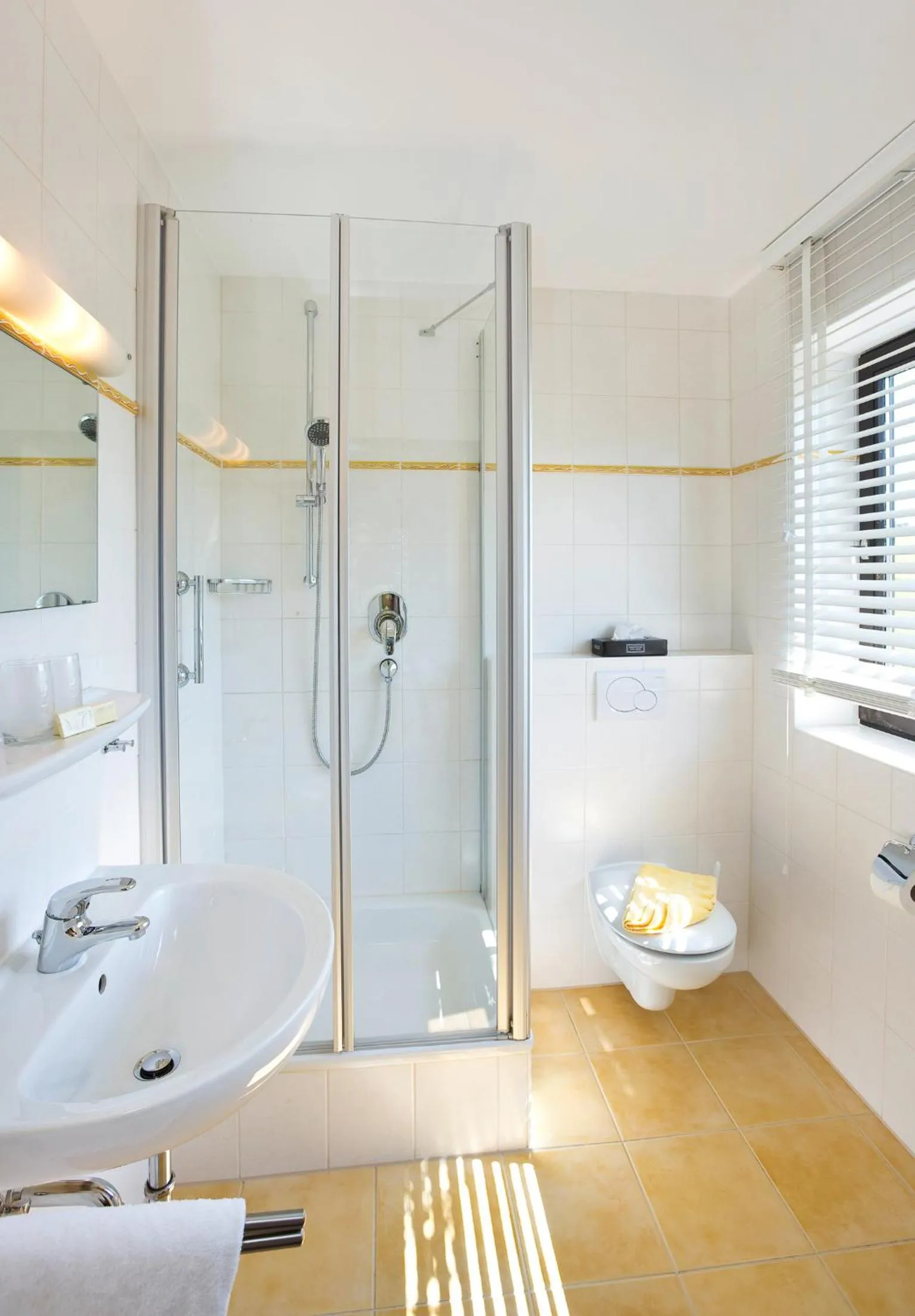 Shower in Hotel Alpenglühn