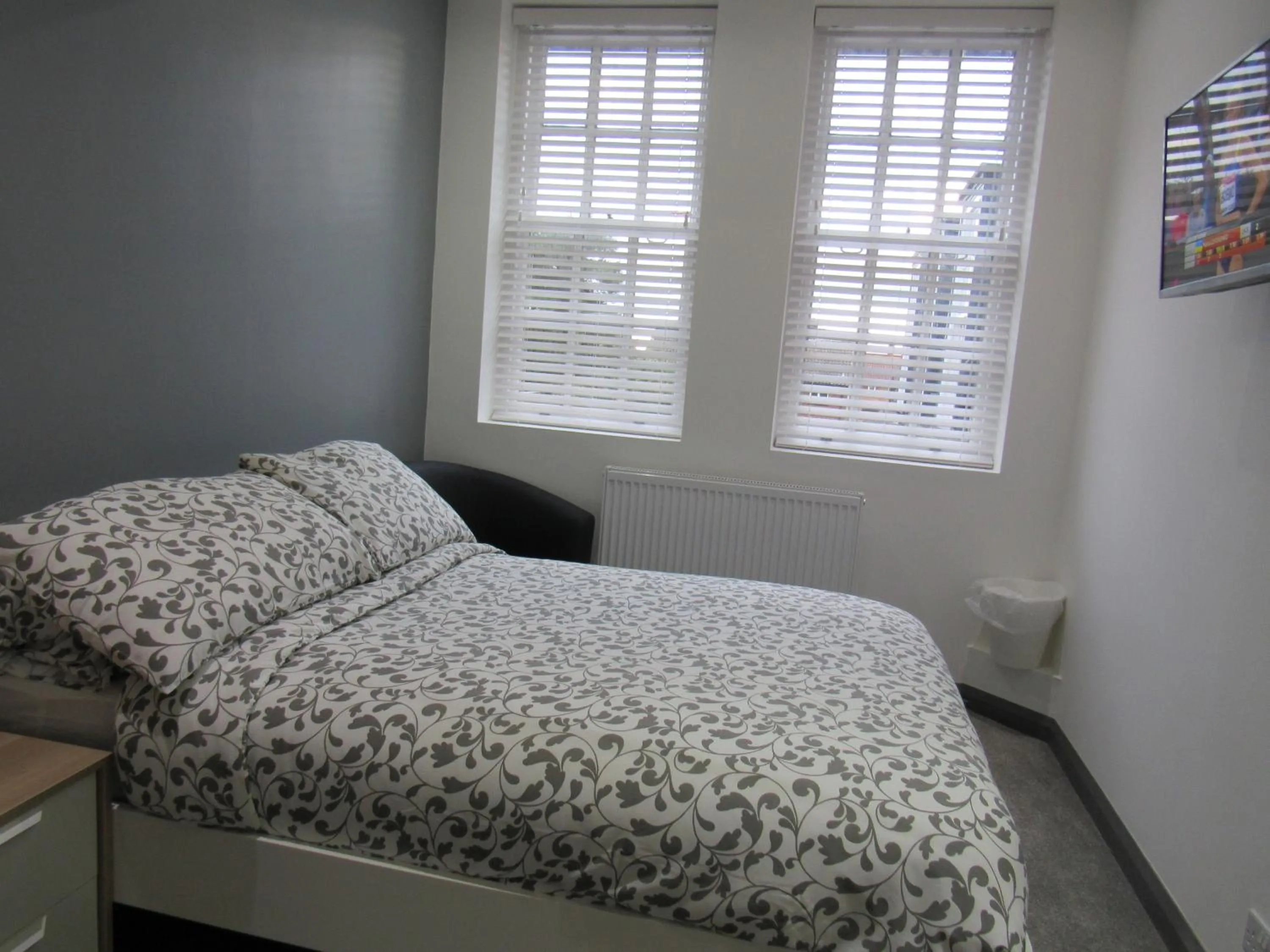 Bed in Pear Tree Inn