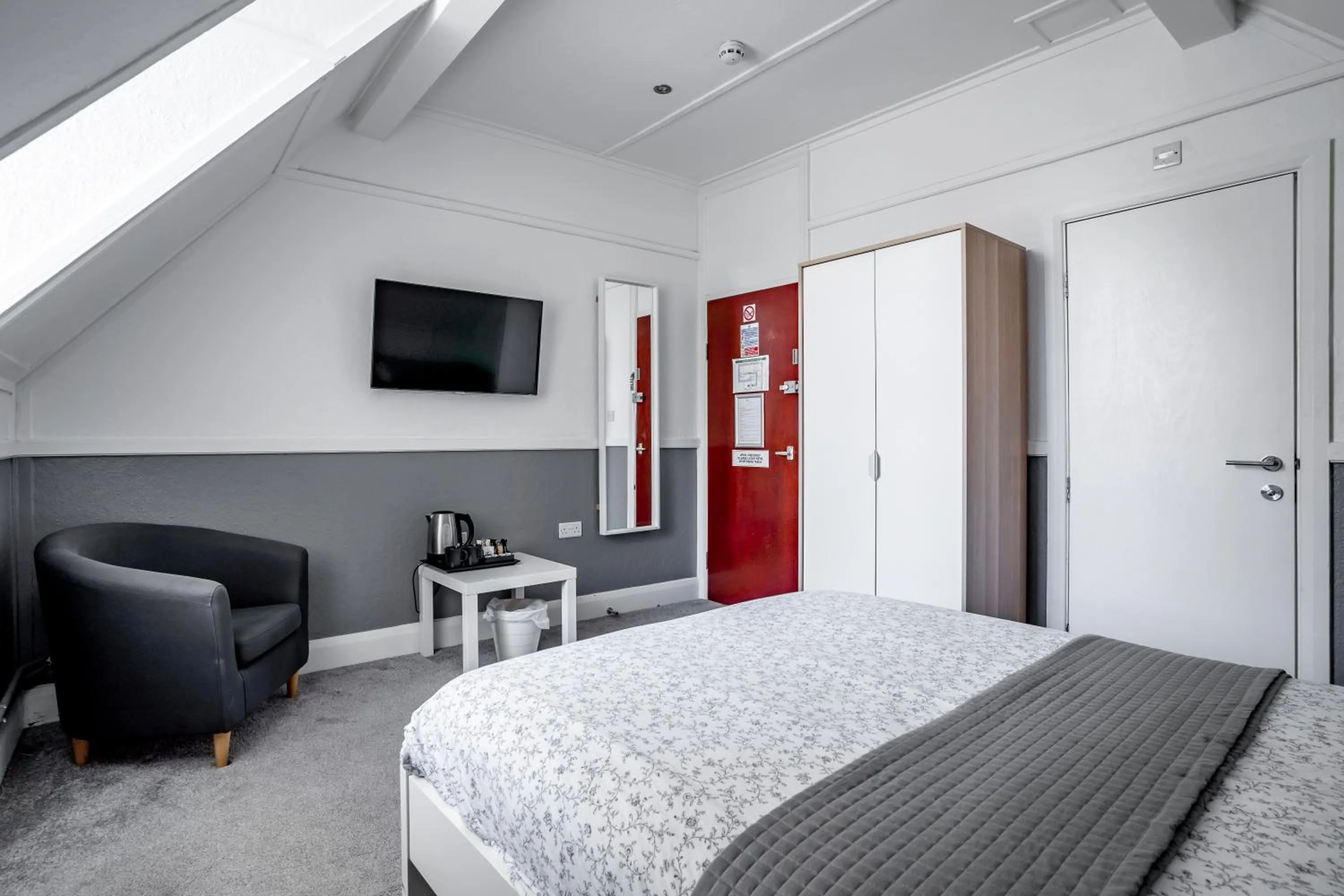 Bed in Pear Tree Inn