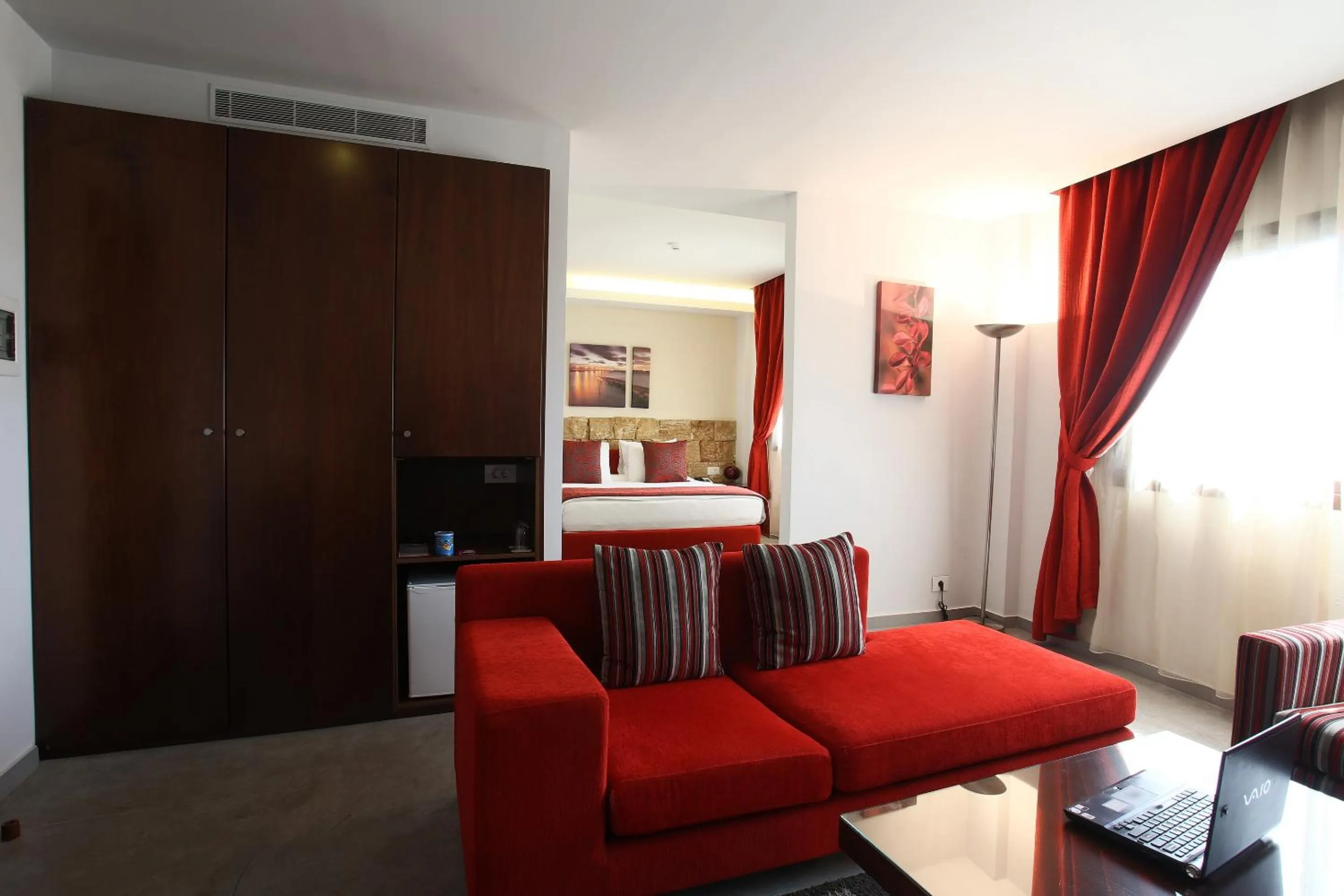 Photo of the whole room in Monoberge Hotel