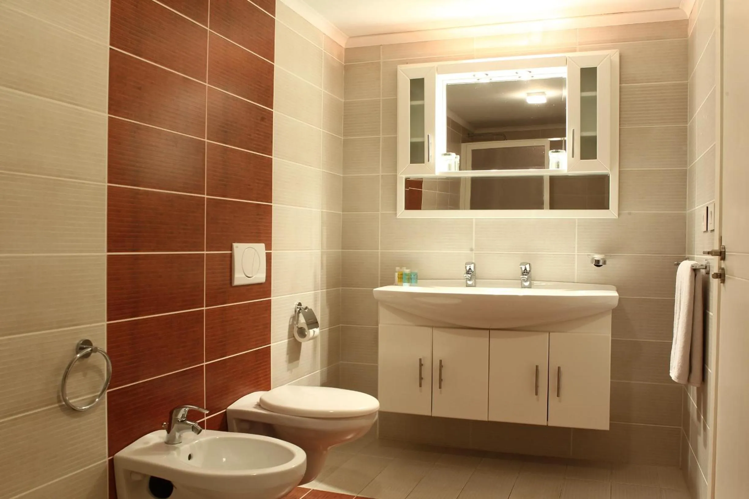 Shower in Monoberge Hotel