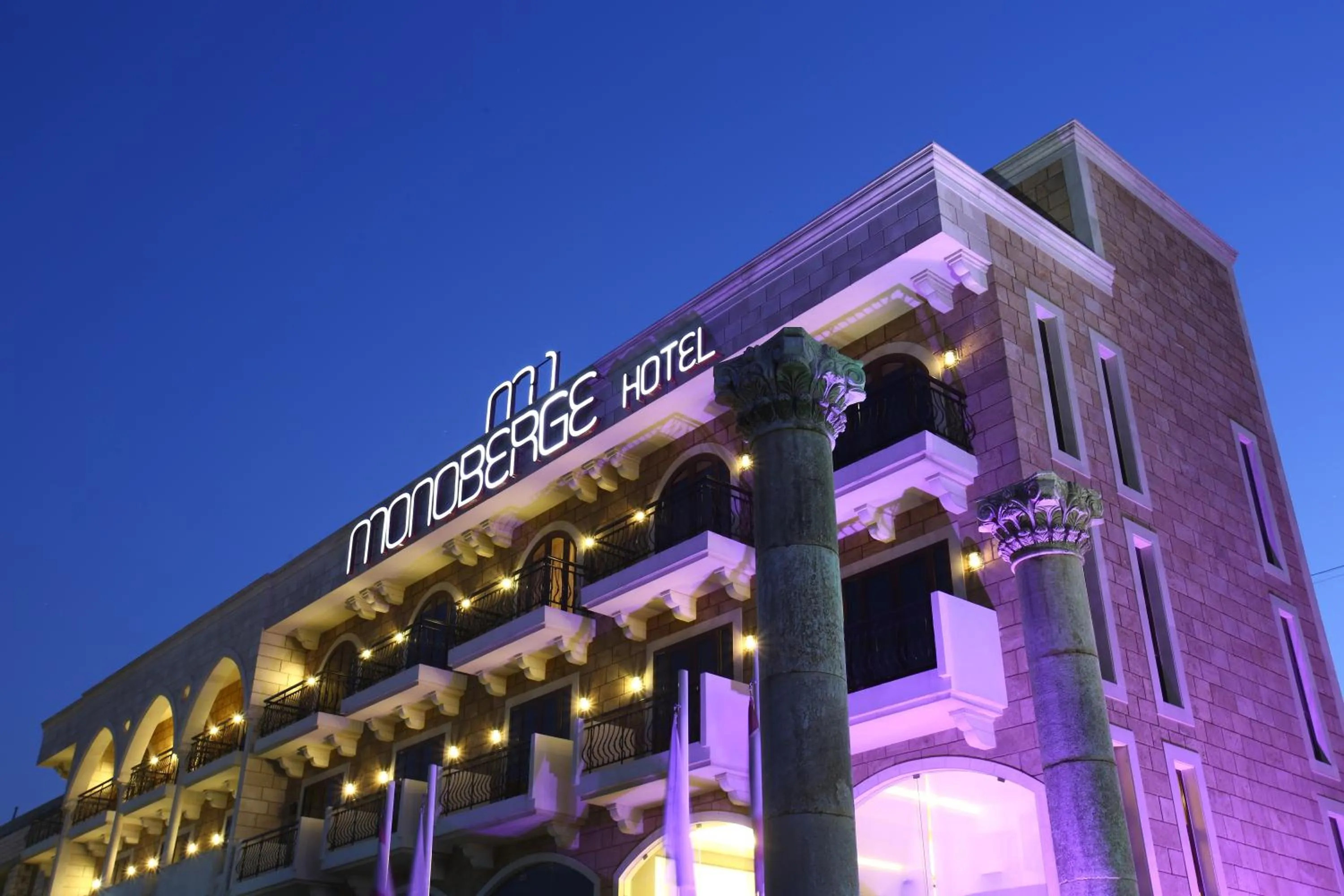 Facade/entrance in Monoberge Hotel