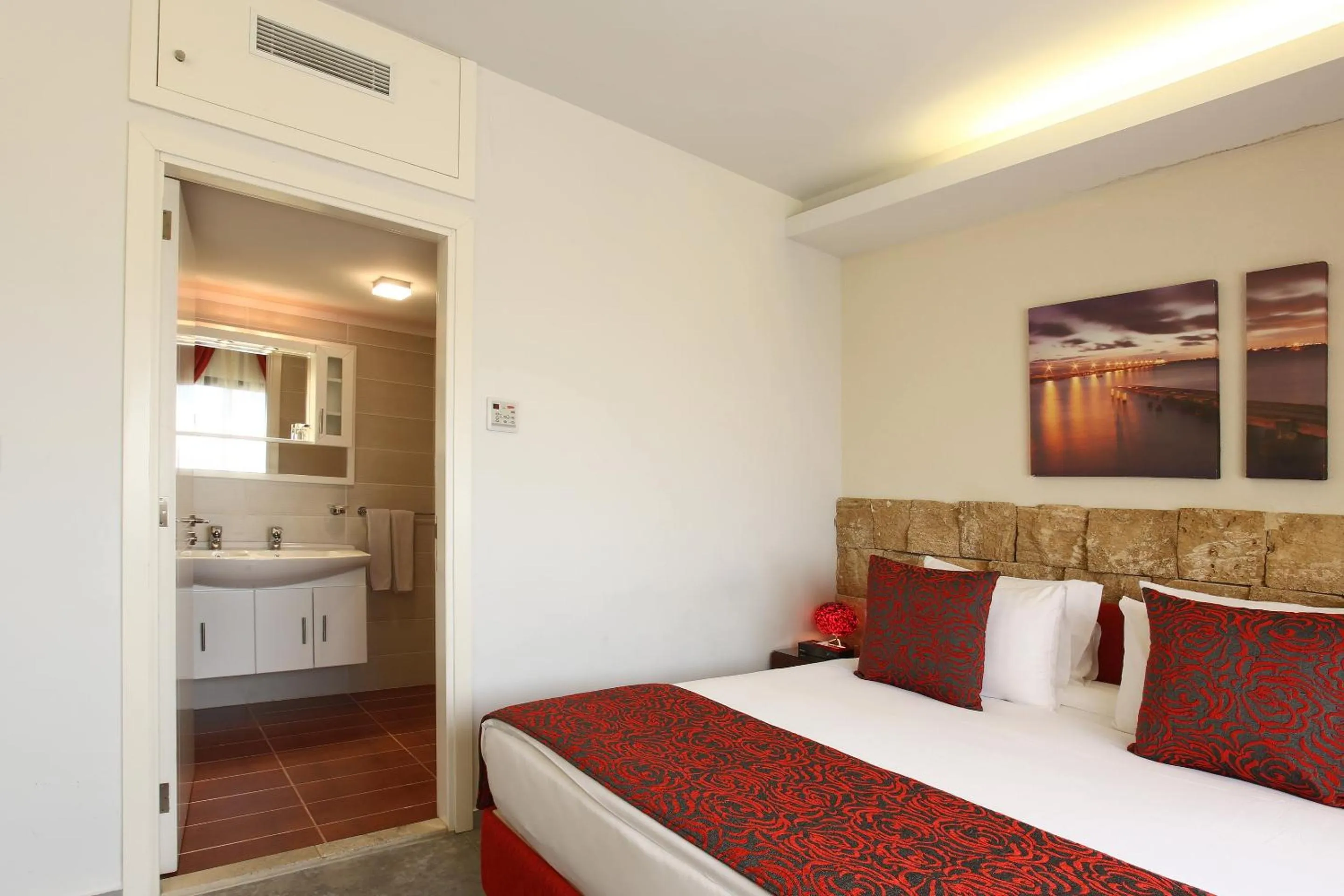 Bed in Monoberge Hotel