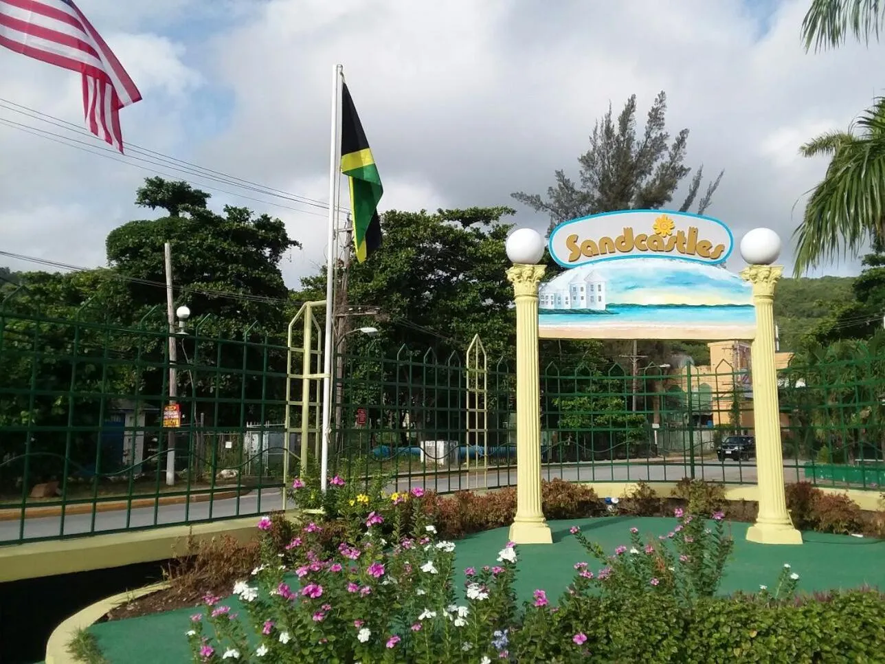 Facade/entrance in Castle by the Shore