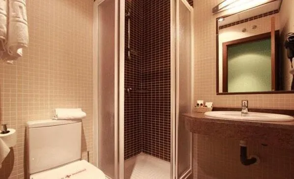 Bathroom in Hostal Avenida Barajas