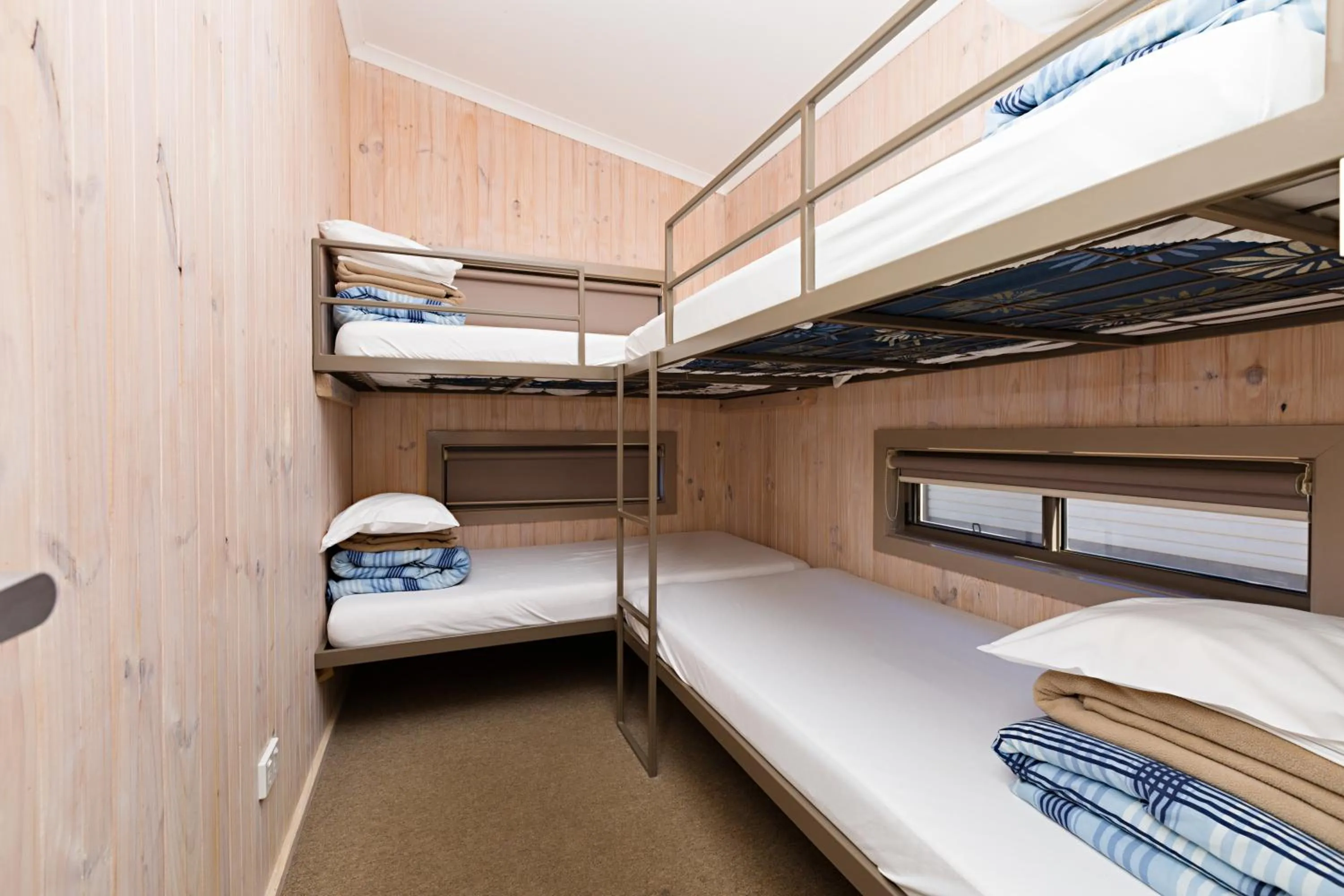 Bedroom, Bed in Gardenview