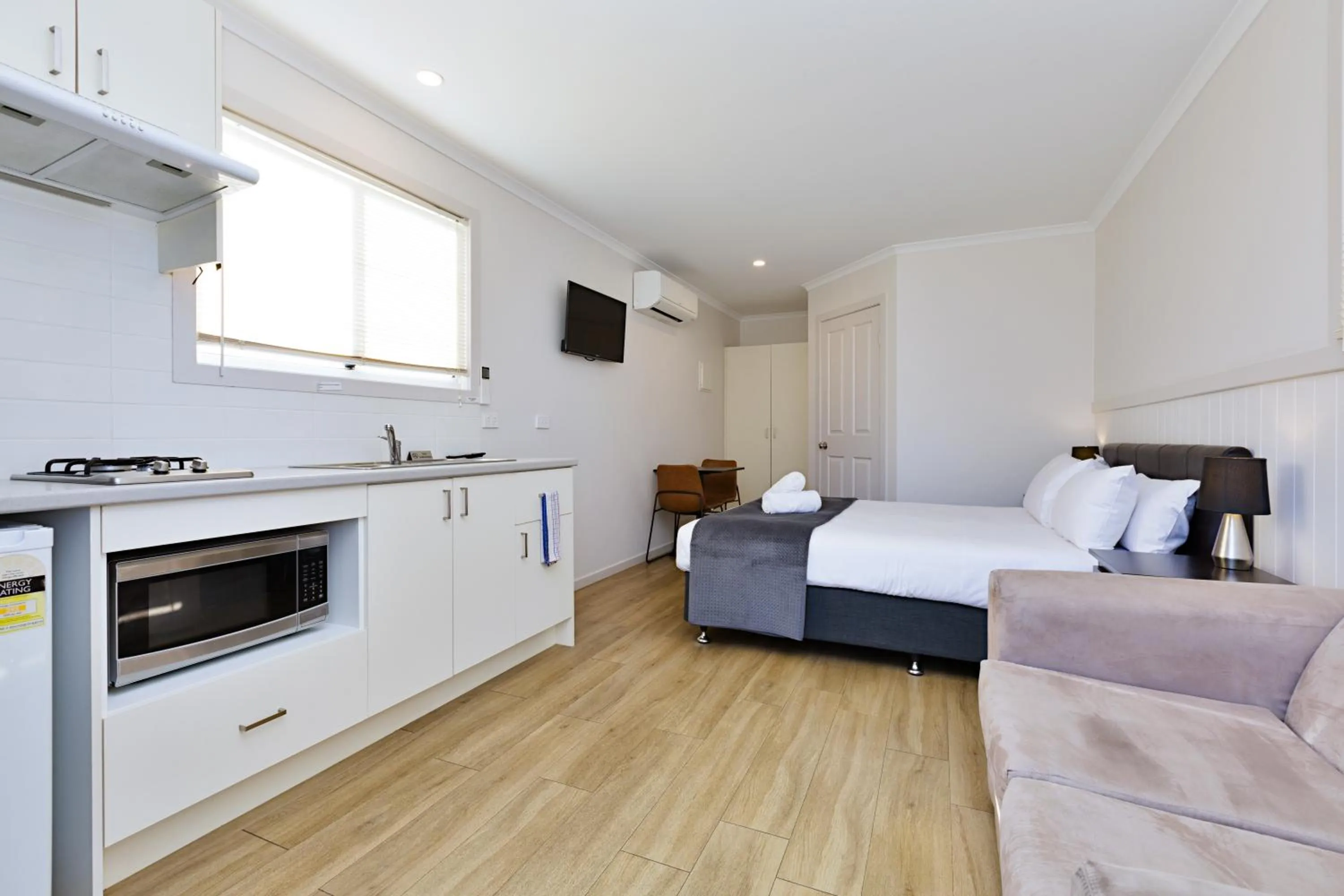 Kitchen or kitchenette, Bed in Gardenview