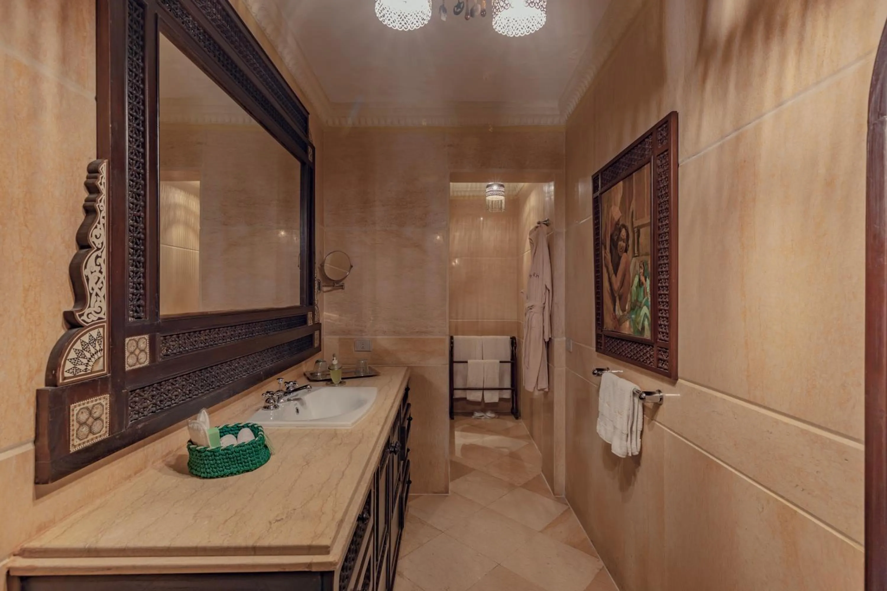 Bathroom, Bed in Le Riad Hotel de Charme