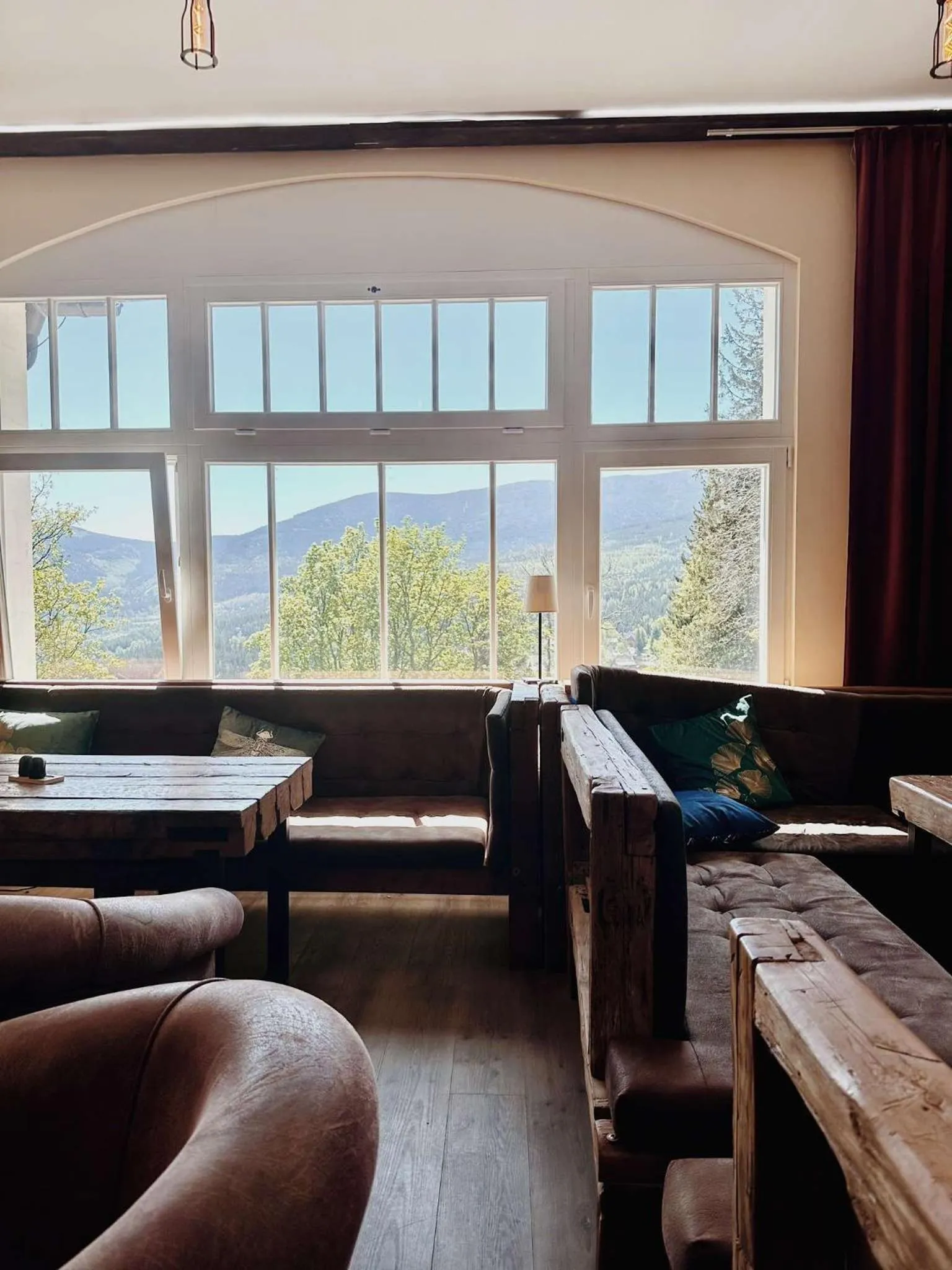 Restaurant/places to eat in Tarasy Wang