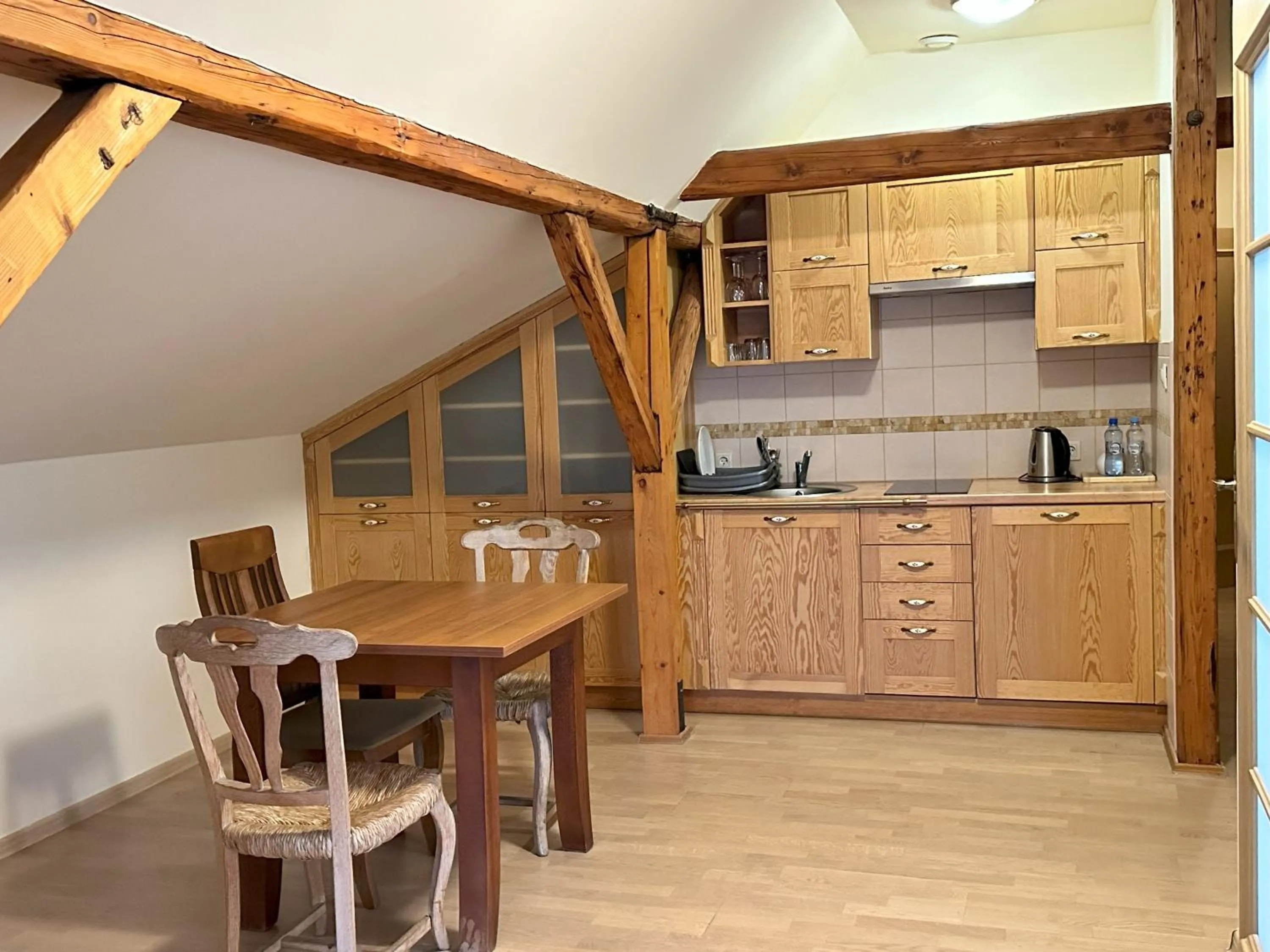 Kitchen or kitchenette in Tarasy Wang